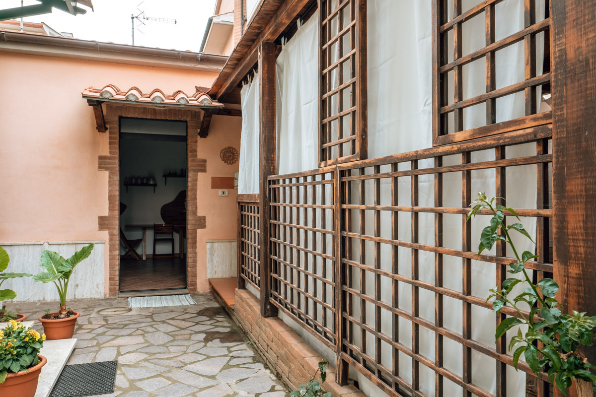 Private villa in downtown Marina