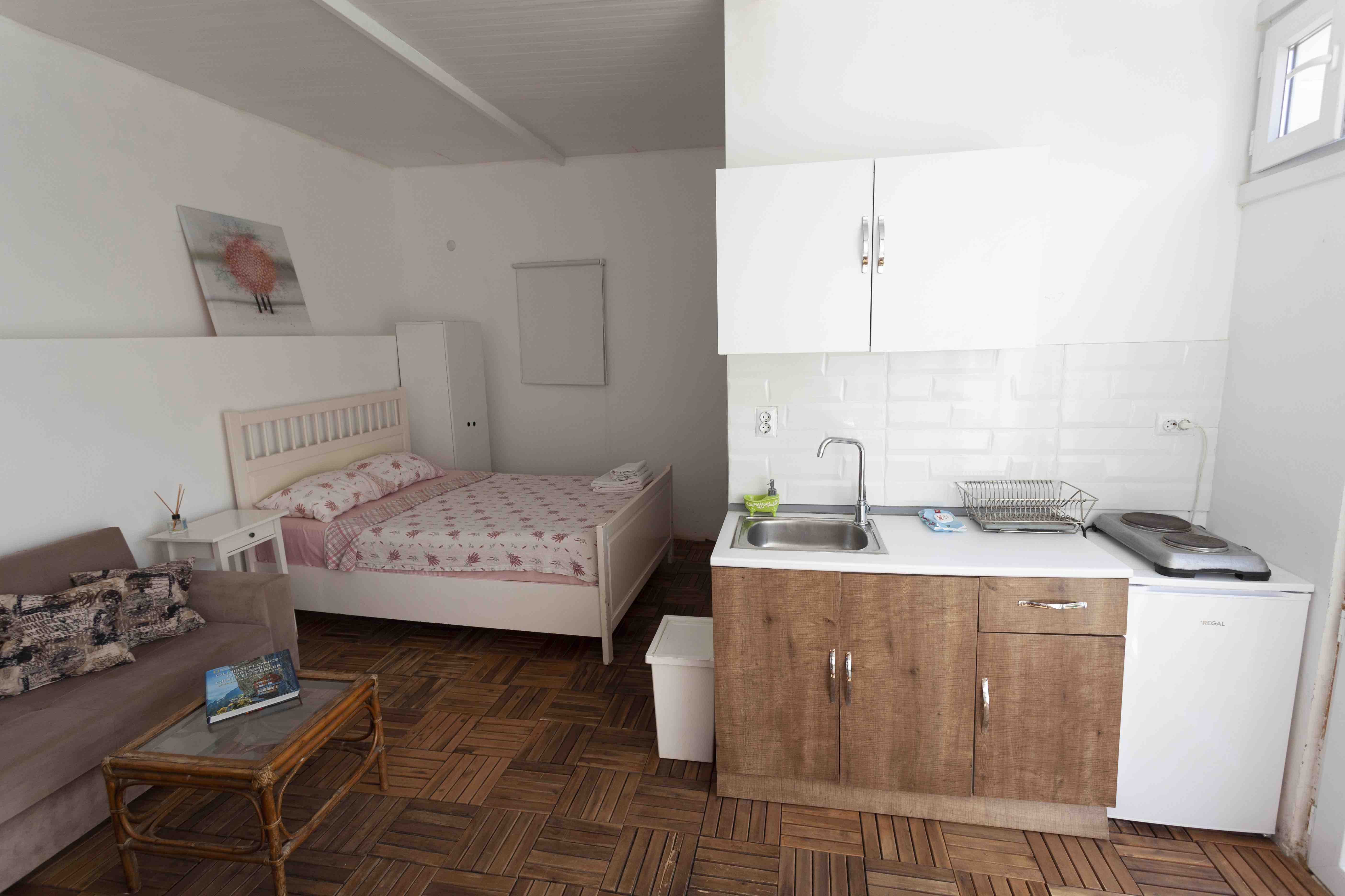 Doğal bahçe içinde stüdyo daire. Houses for Rent in Adalar, İstanbul