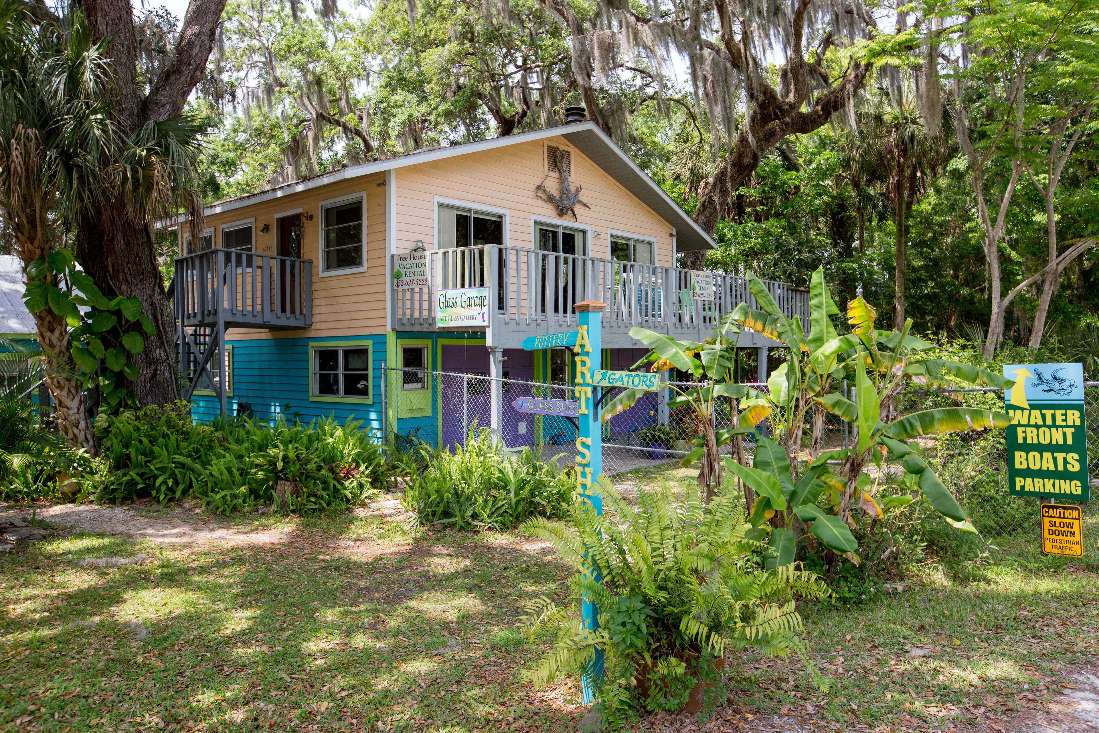 Treehouse, Old Homosassa / On River Bungalows for Rent in Homosassa