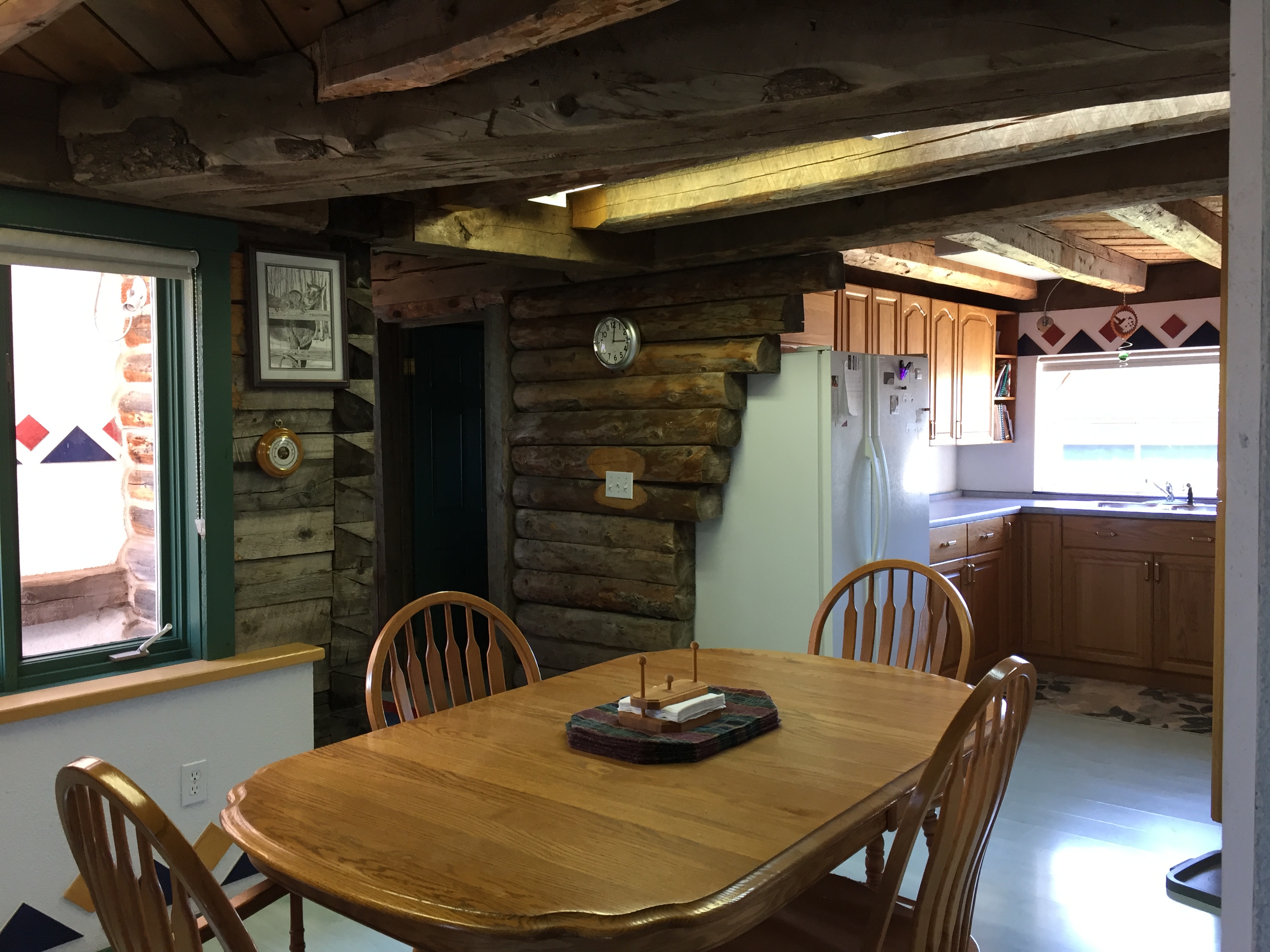 Charming Rustic Log Cottage great for a Getaway! Cabins for Rent in