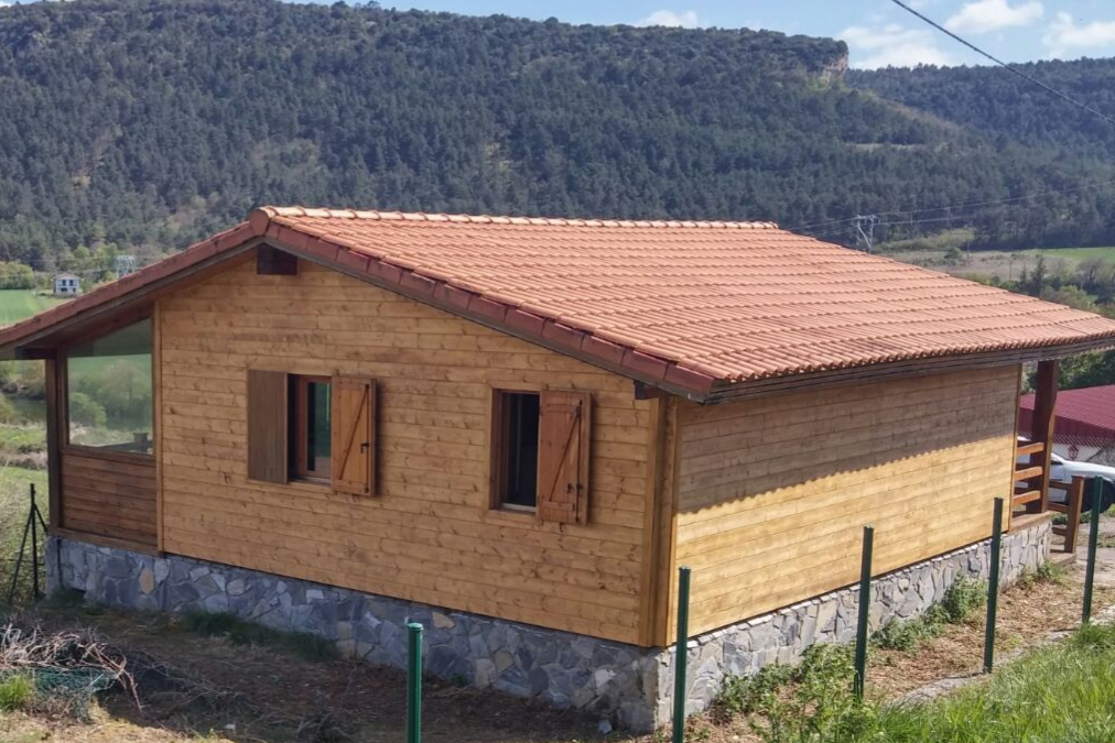Preciosa casa de madera con impresionantes vistas - Chalets en alquiler