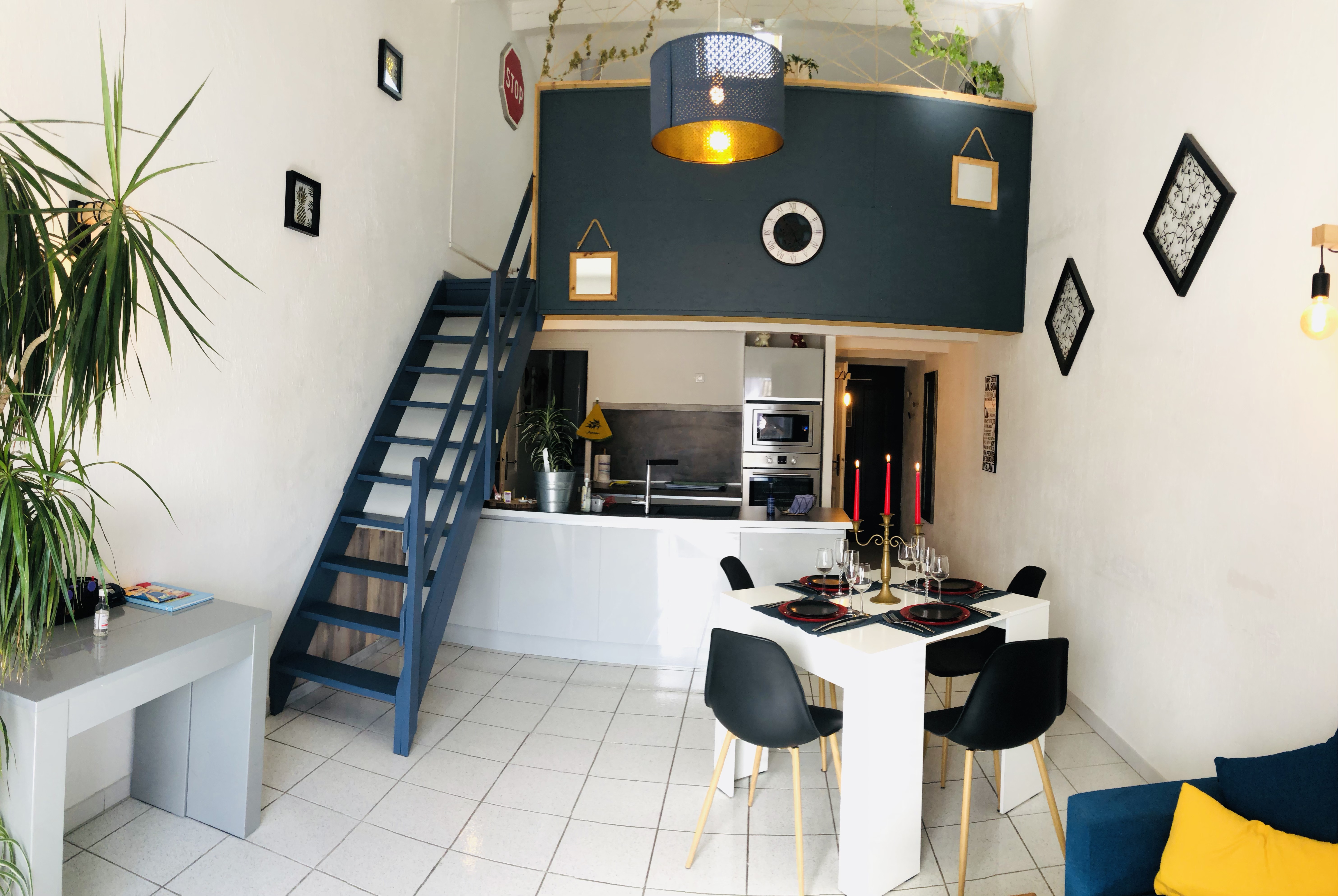 House in quiet subdivision, private parking