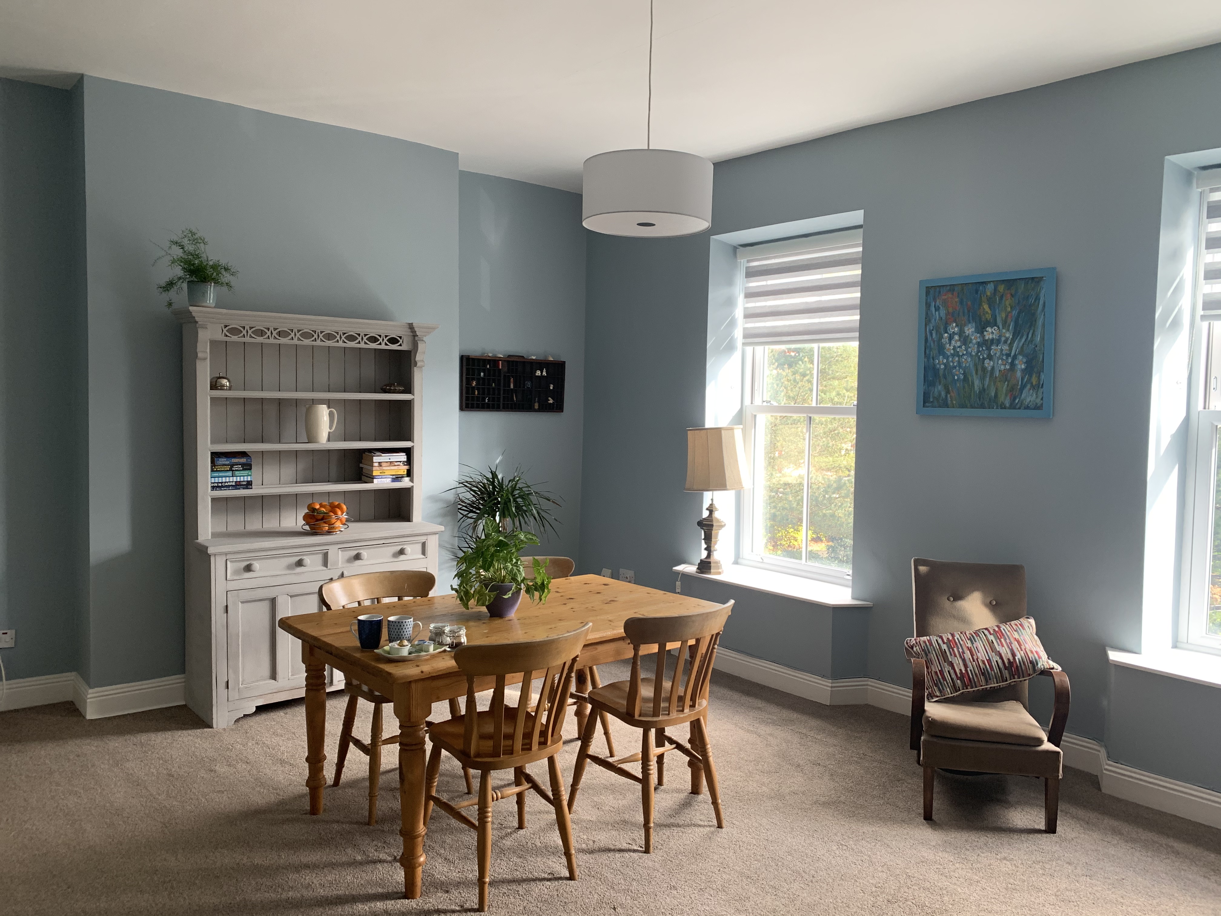 Spacious apartment overlooking a fantastic park.