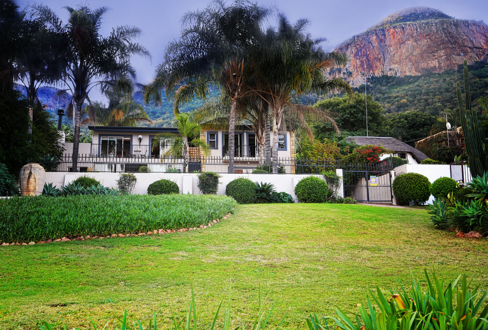 Hartbeespoort dam self catering house with a view Houses for Rent in