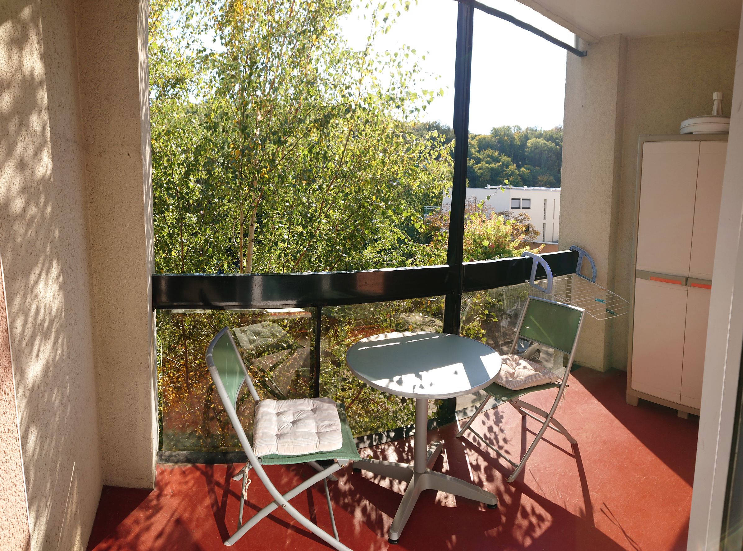 Renovated studio with balcony and secure parking