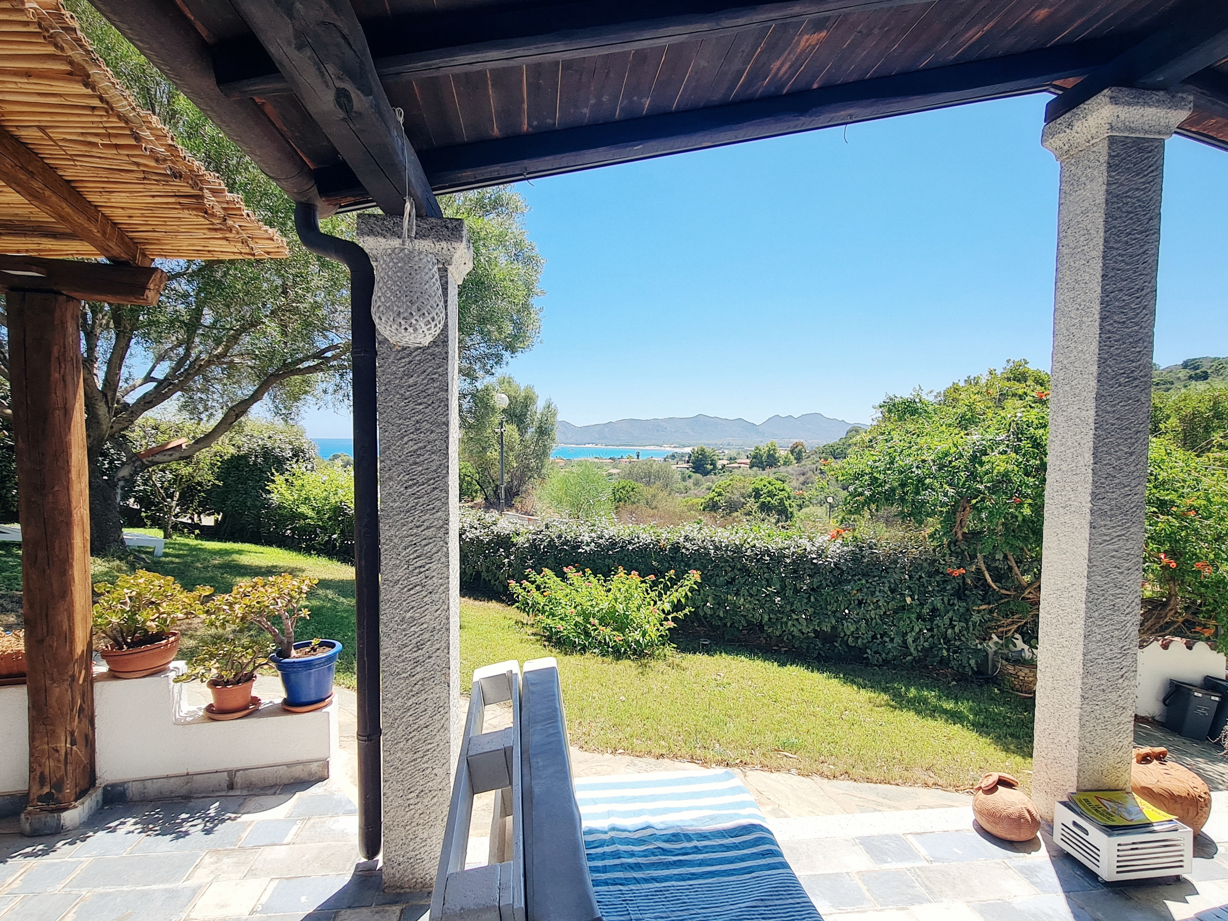 House overlooking the sea, private garden 900m from the beach