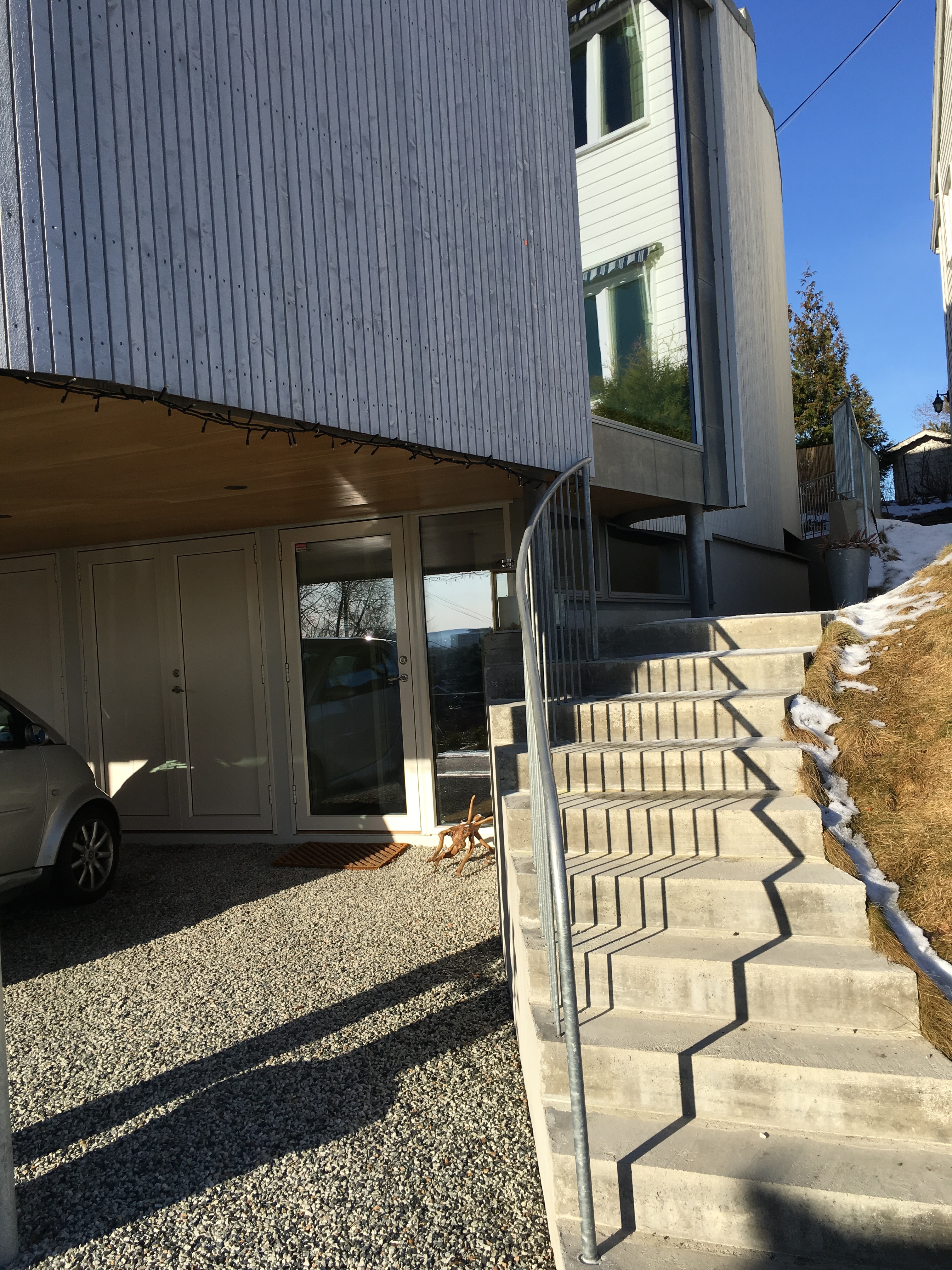 All to yourself. 1 bdrm modern apt. for 1 person.