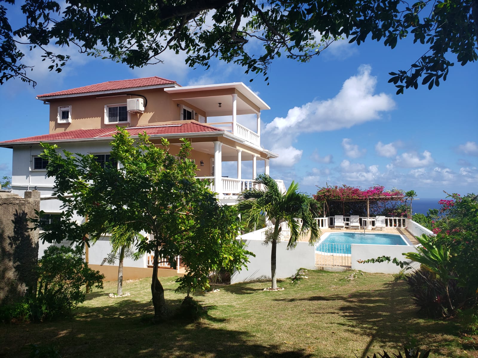 Staffed Villa with Spectacular North Shore Views Villas for Rent in