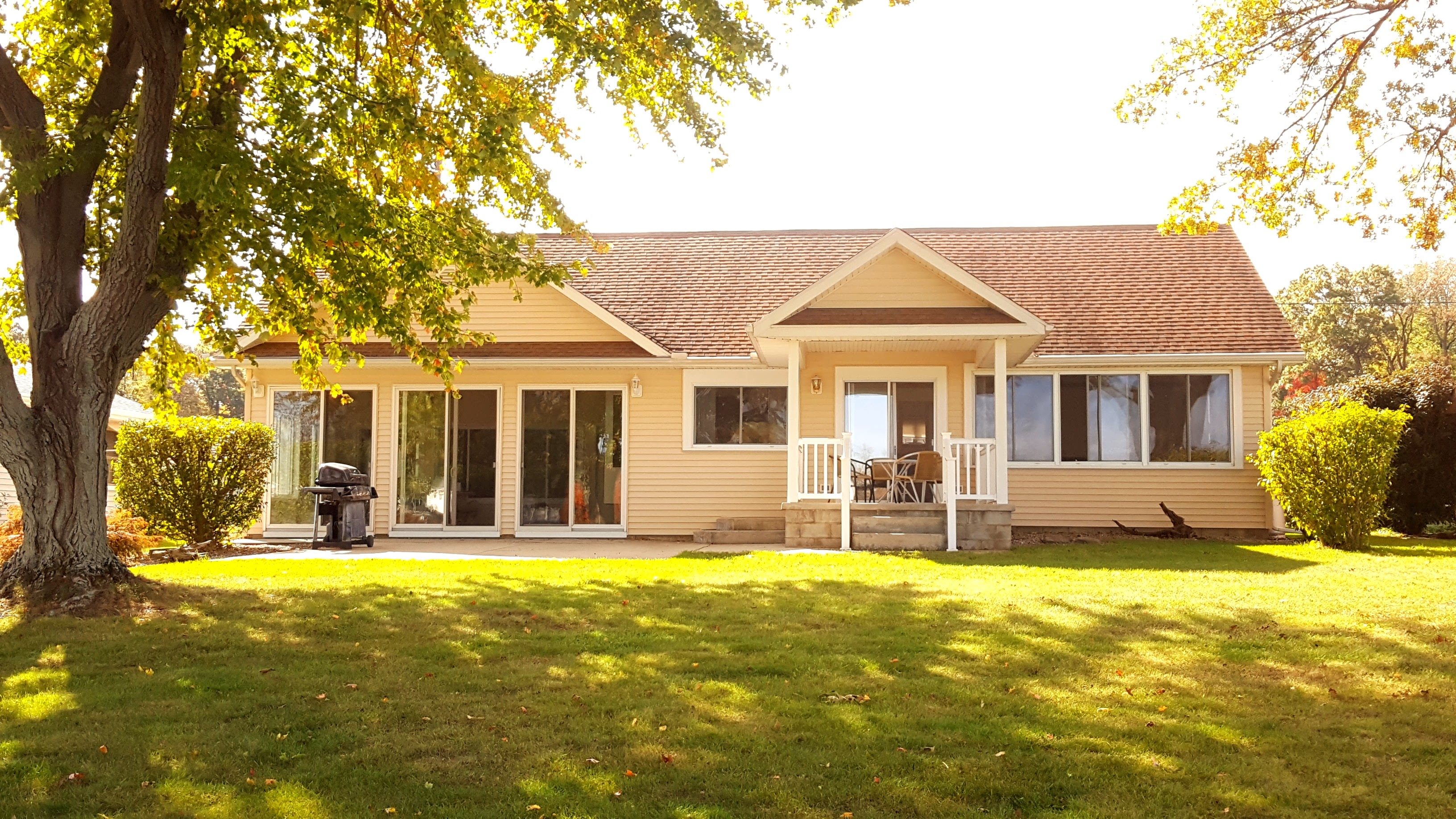 Lakefront Home On Allsports Long Lake Cottages for Rent in Burr Oak