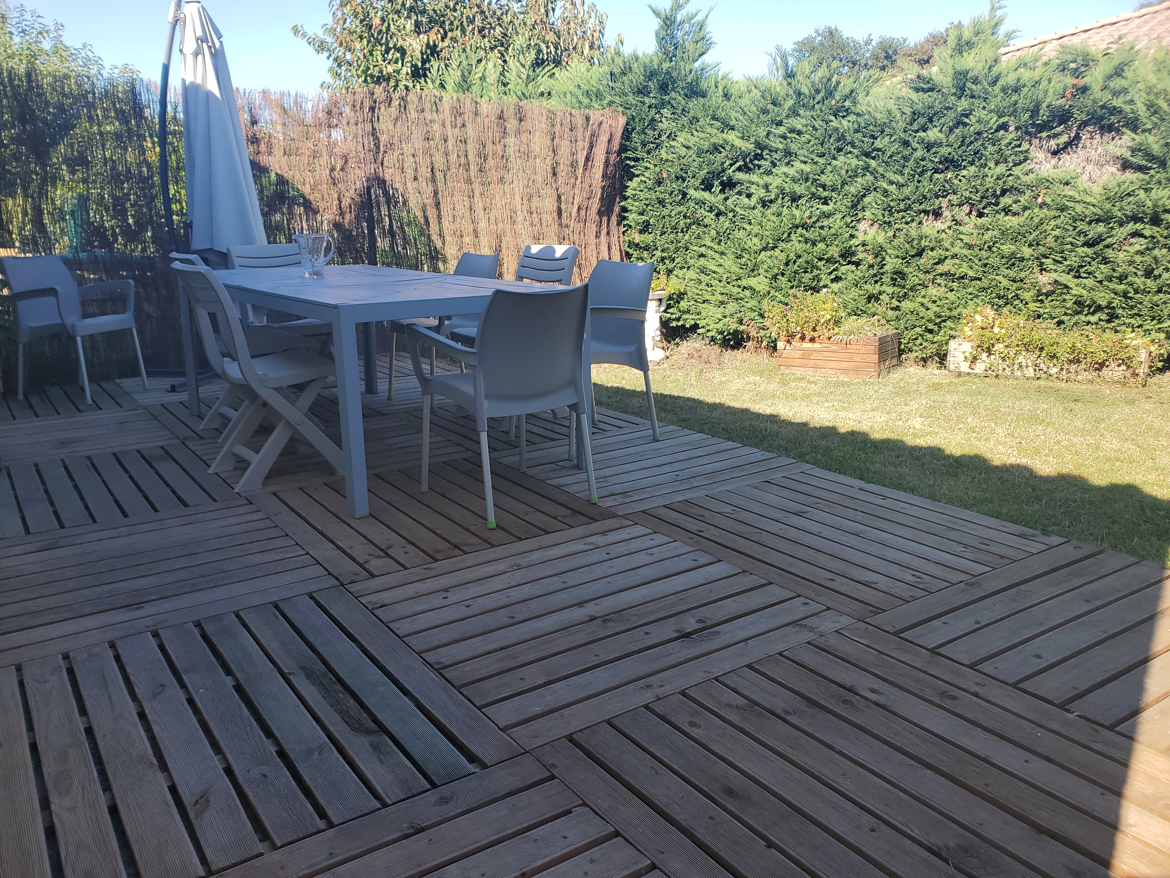 Semi-detached studio, private garden. Near Bordeaux