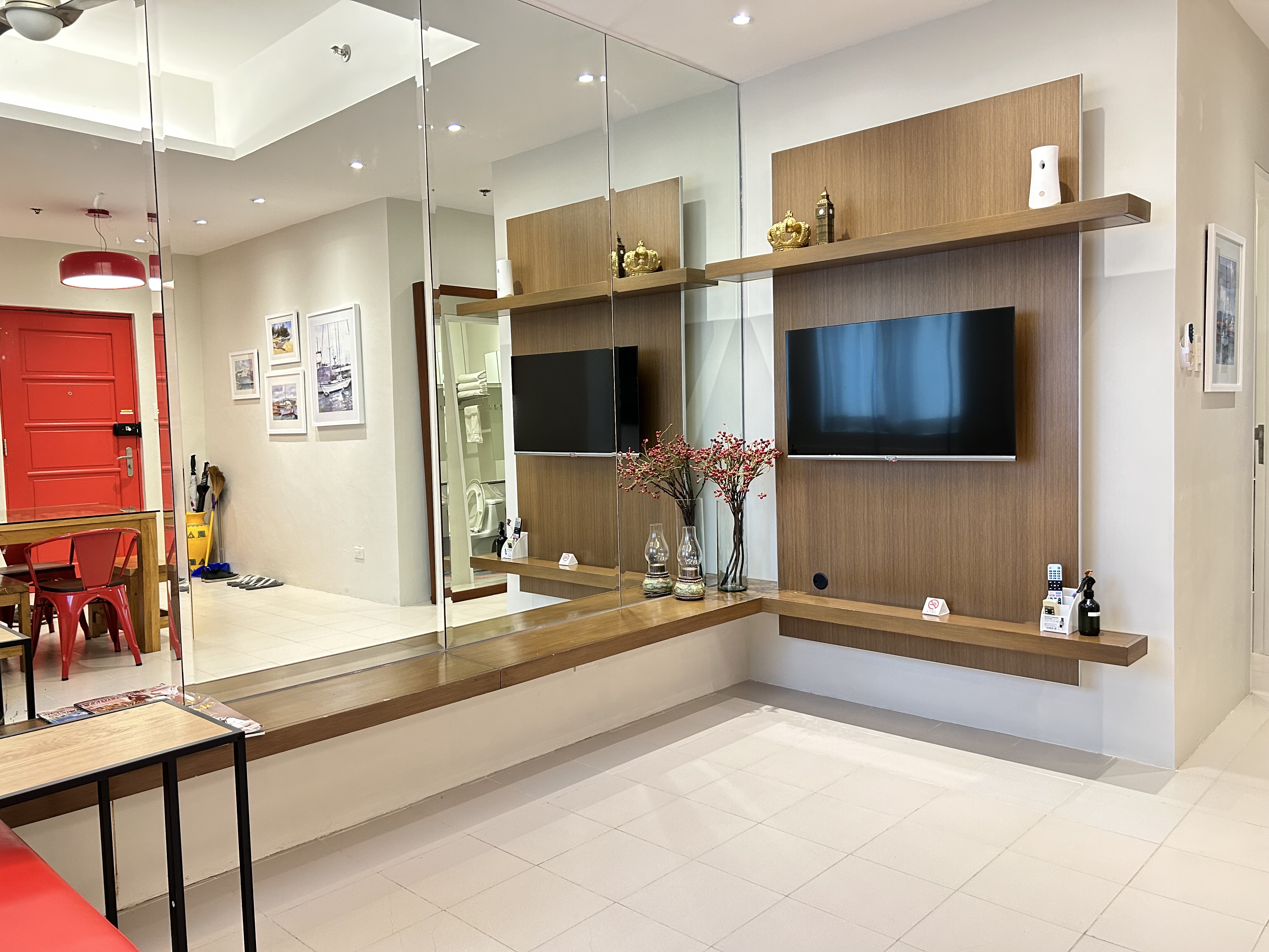 Spacious 1 BR for group. Center Near Ayala & SM