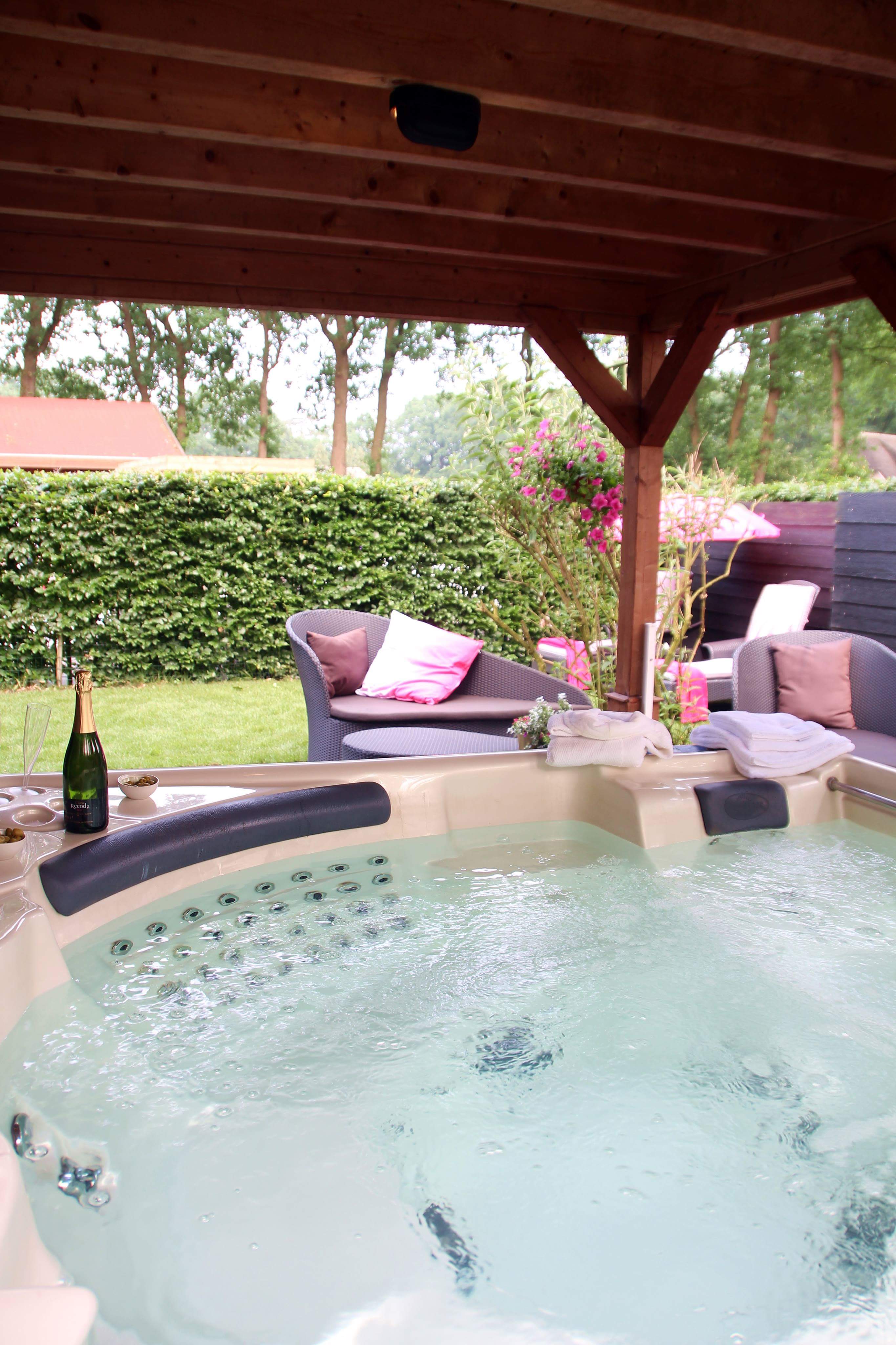 Vakantie Woning Met Overdekte Jacuzzi Cottages For Rent In Garderen Gelderland Netherlands
