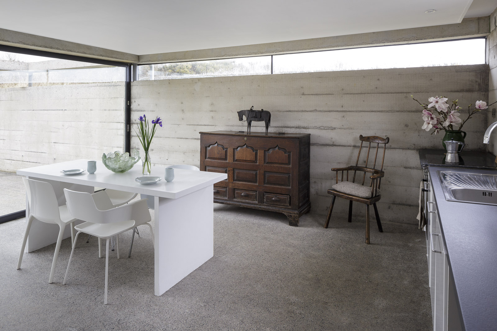 MODERNIST COTTAGE WITH HOT TUB Houses for Rent in Capel Iwan, United