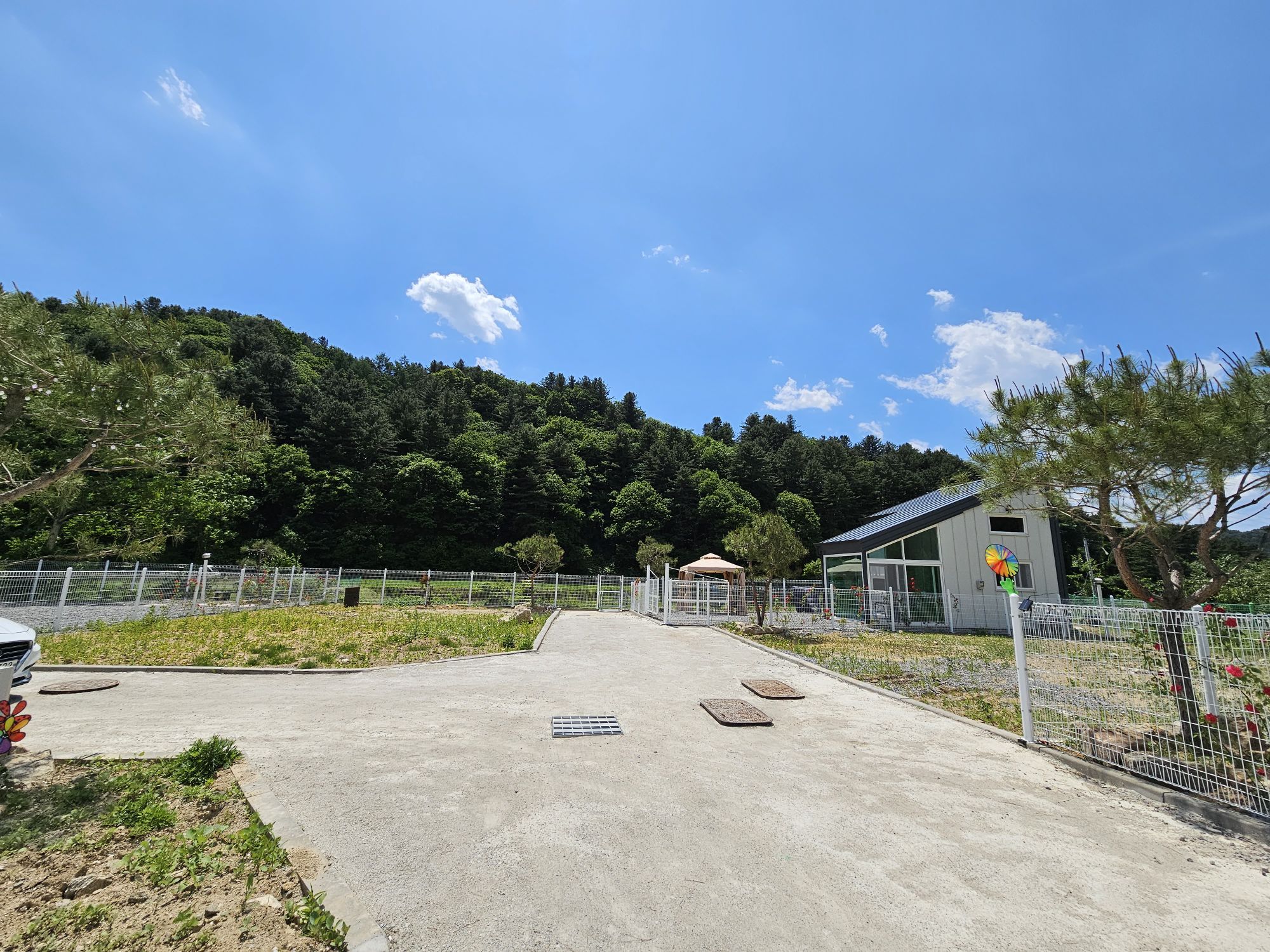 Gapyeong Natural Healing House (right next to the valley)