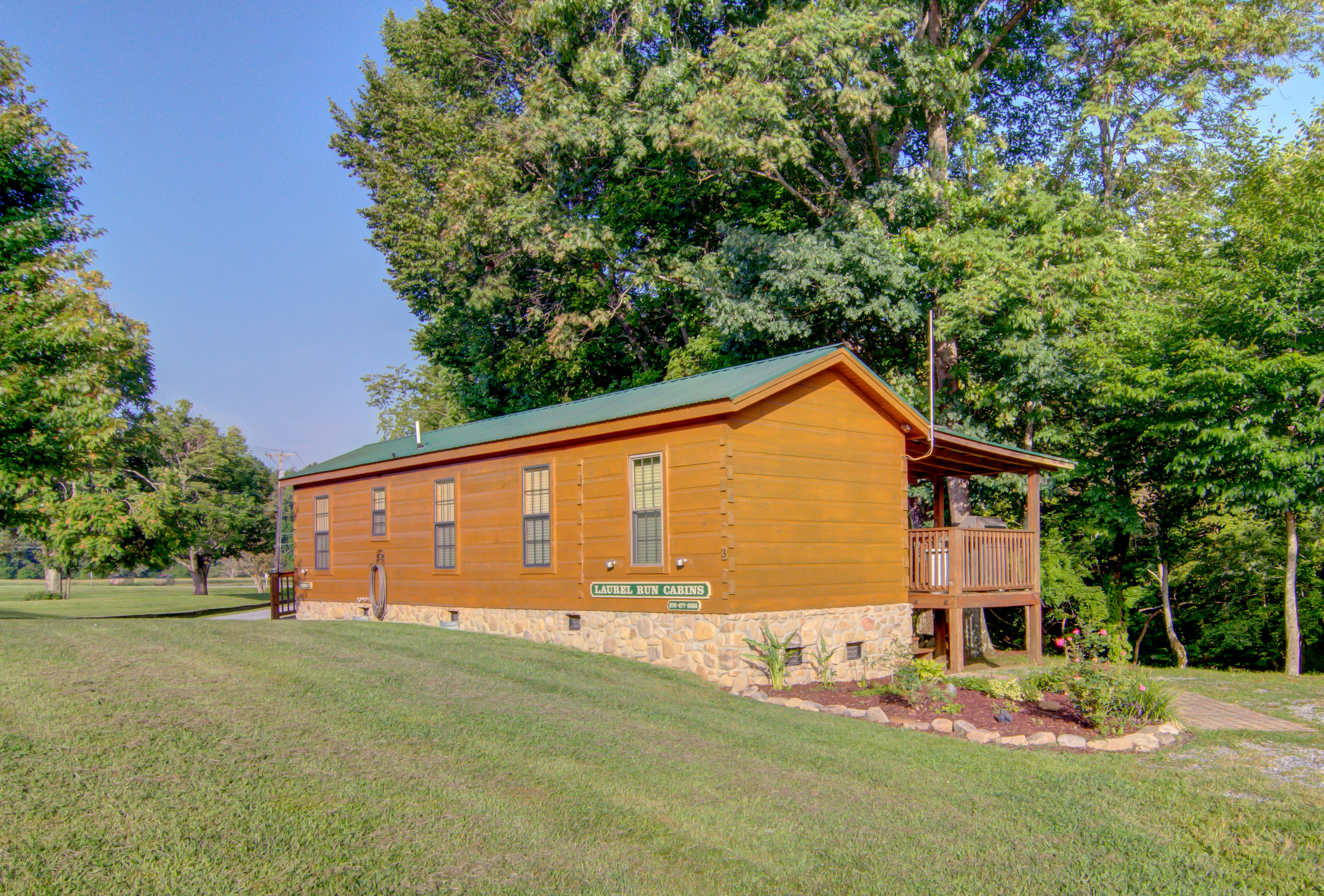 Fisherman by the Creeper and river - Huge Porch!