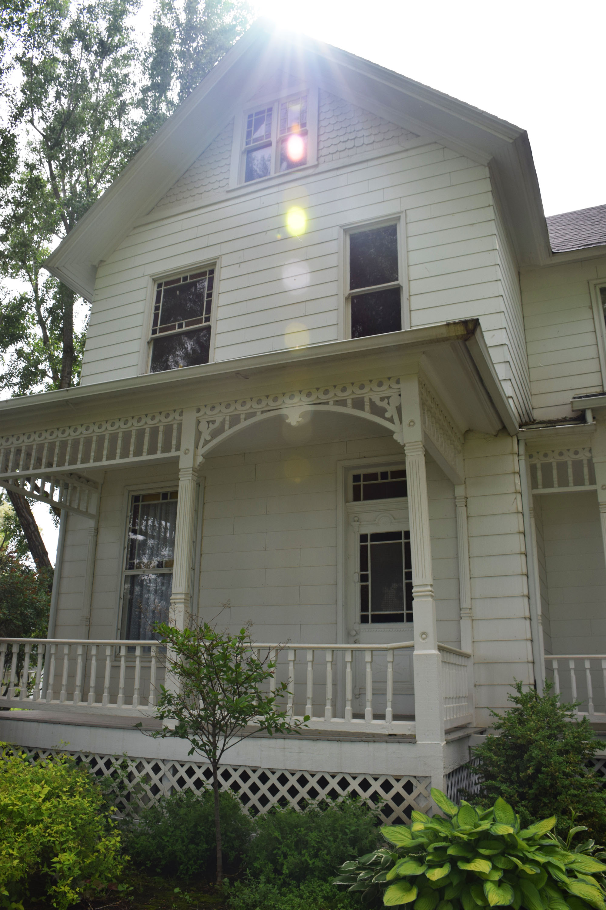 Granny's Farmhouse, an historic 1895 Victorian Houses for Rent in La