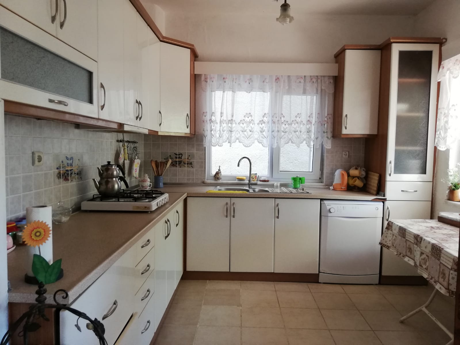 Erdek Narlı� da denize sıfır, bahçeli, müstakil ev Erdek şehrinde