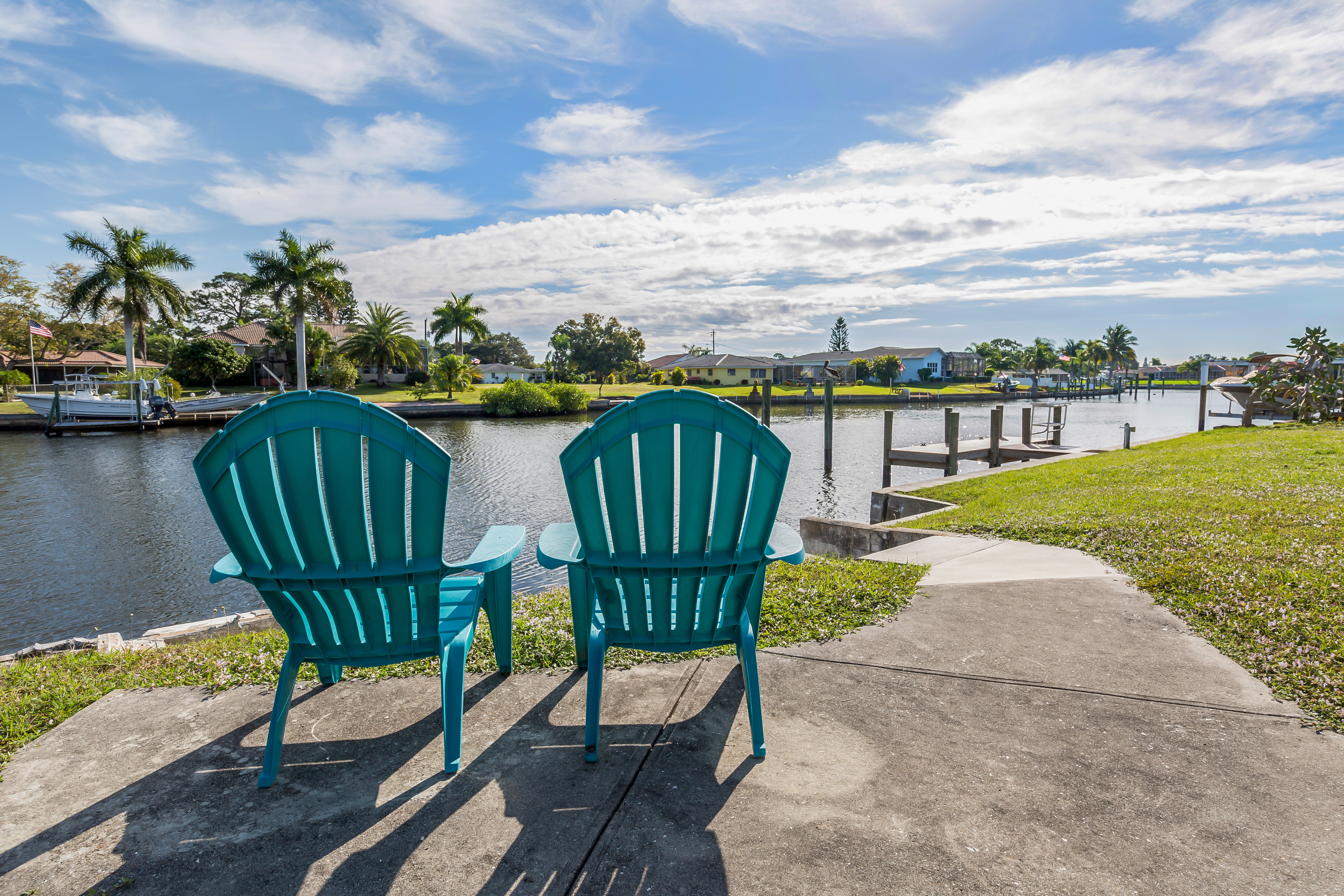 Charming & Comfy Waterfront Oasis ~ Views ~ Dock!
