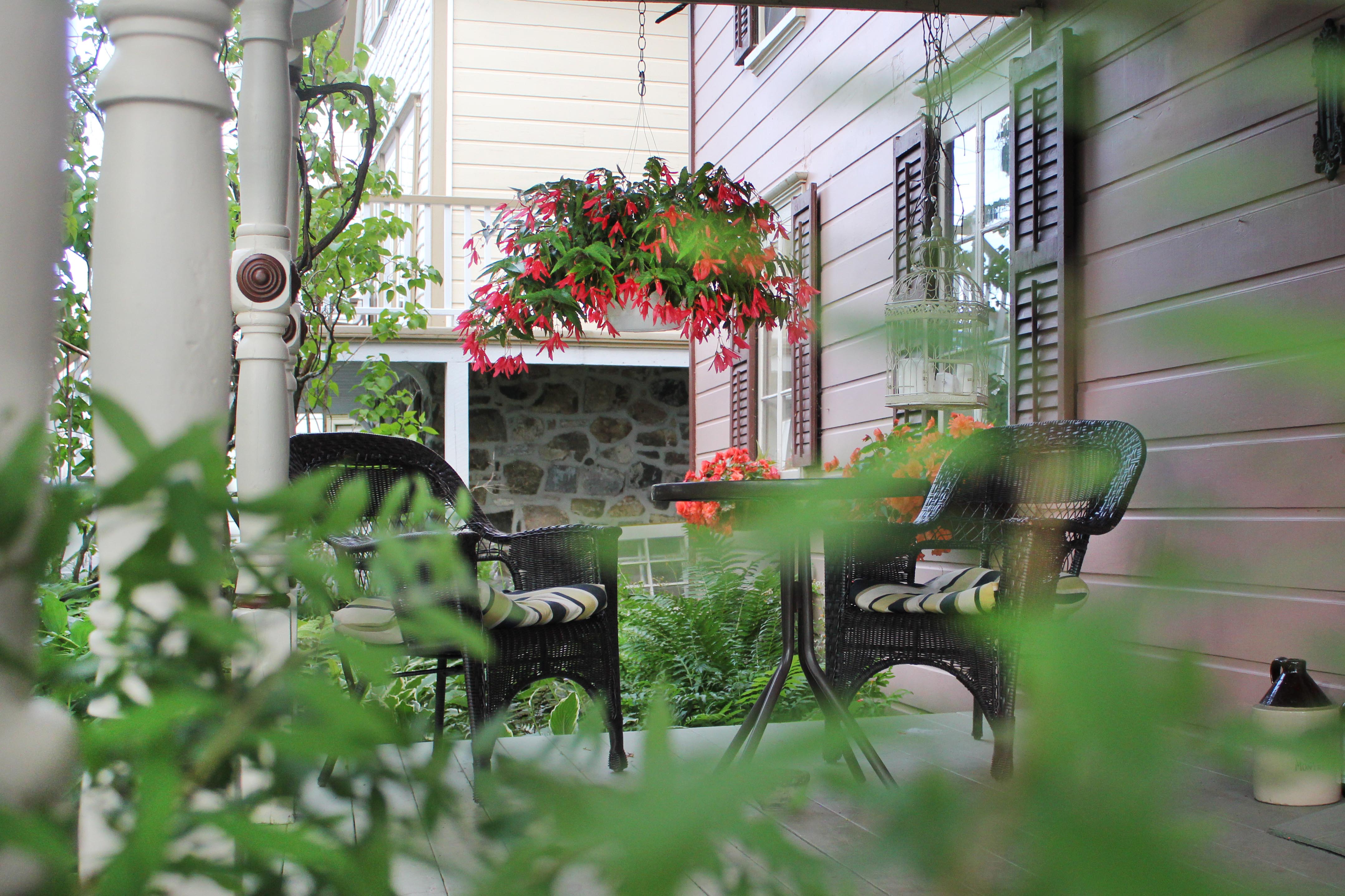 Auprès du Clocher Chambre Jardin Gîtes à louer à SaintMichelde
