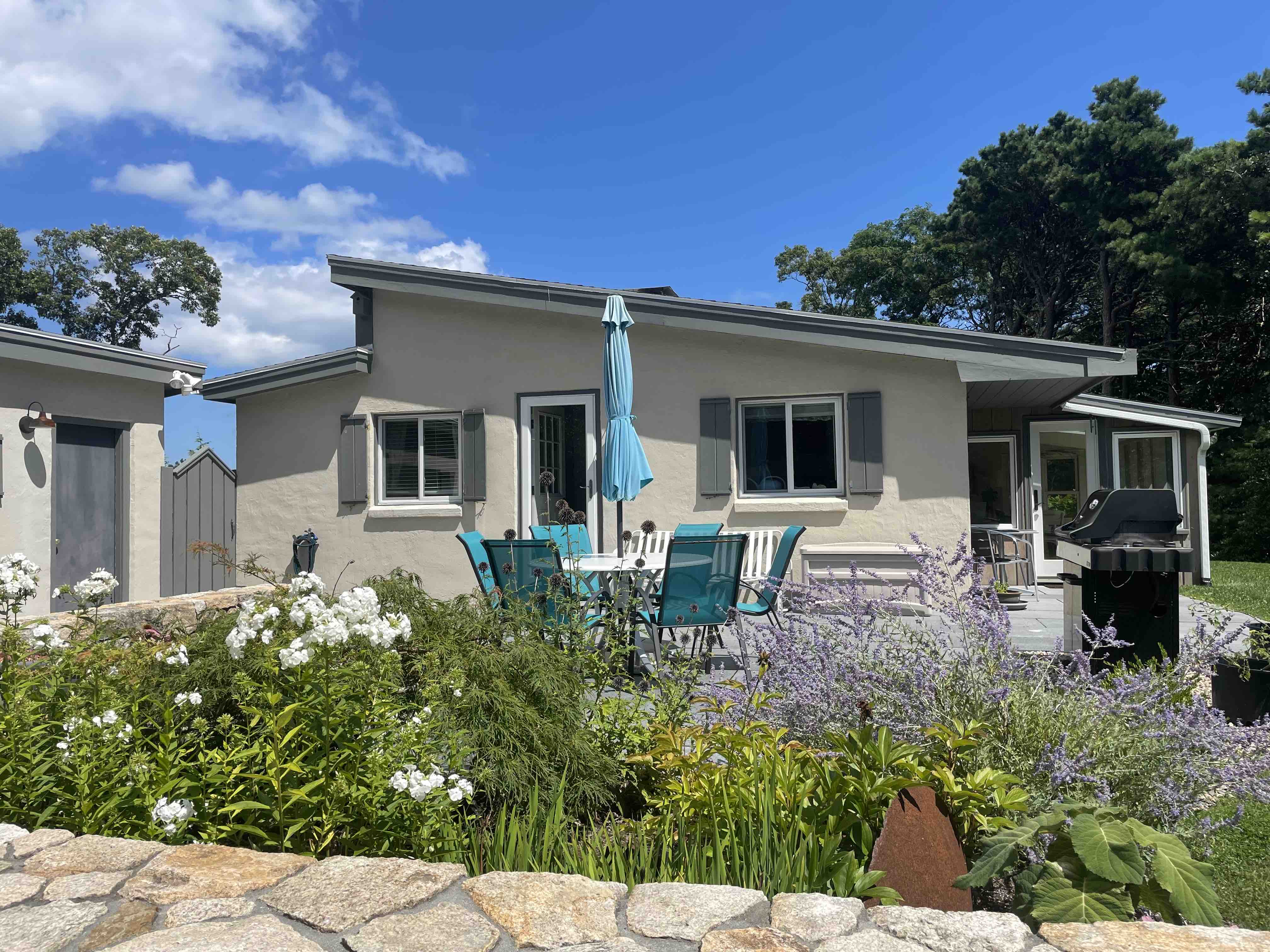Quiet, Sleeps 6, 2 Full Ba, 5 min Drive to Beach