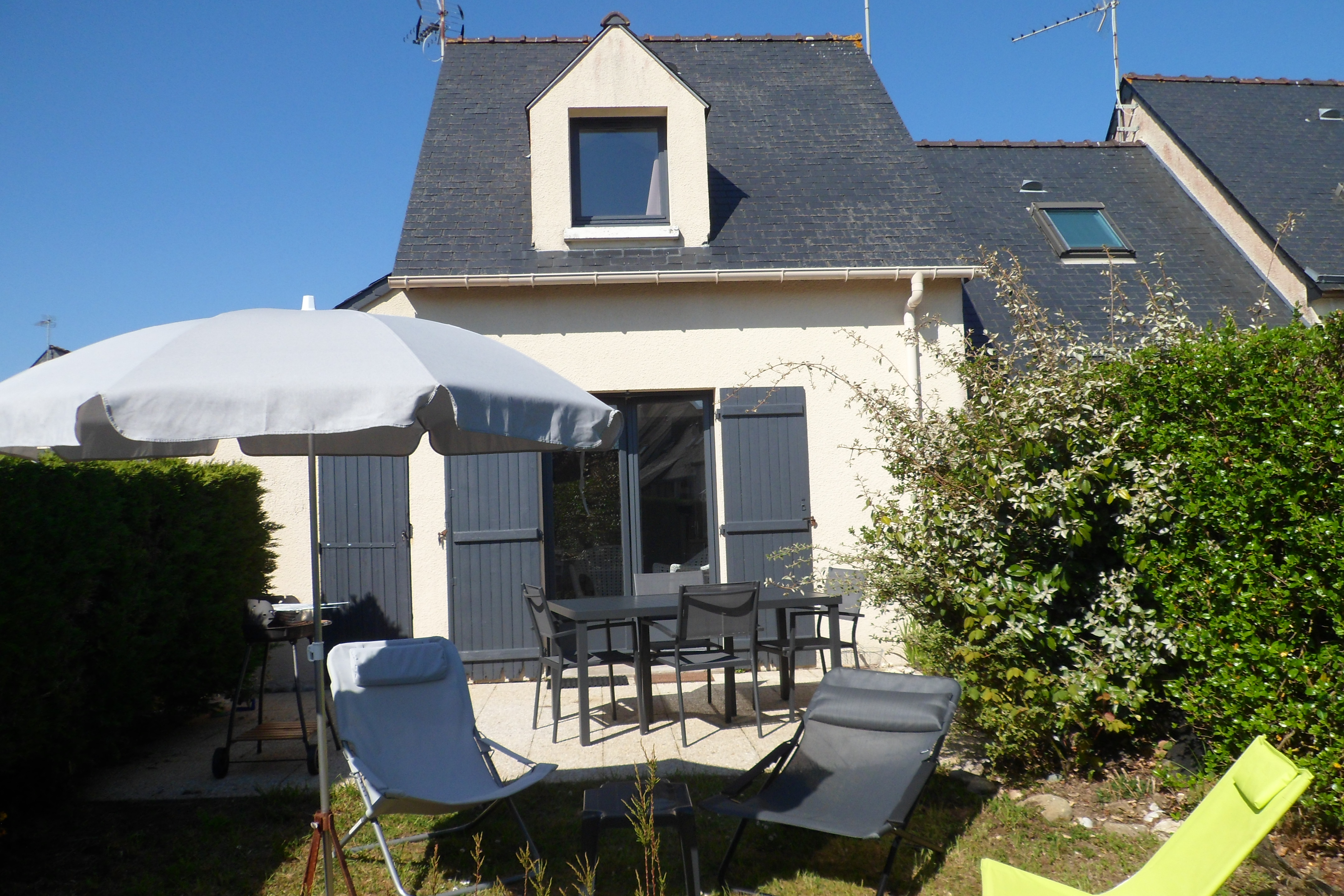 House residence 150 m beach, swimming pool, tennis,