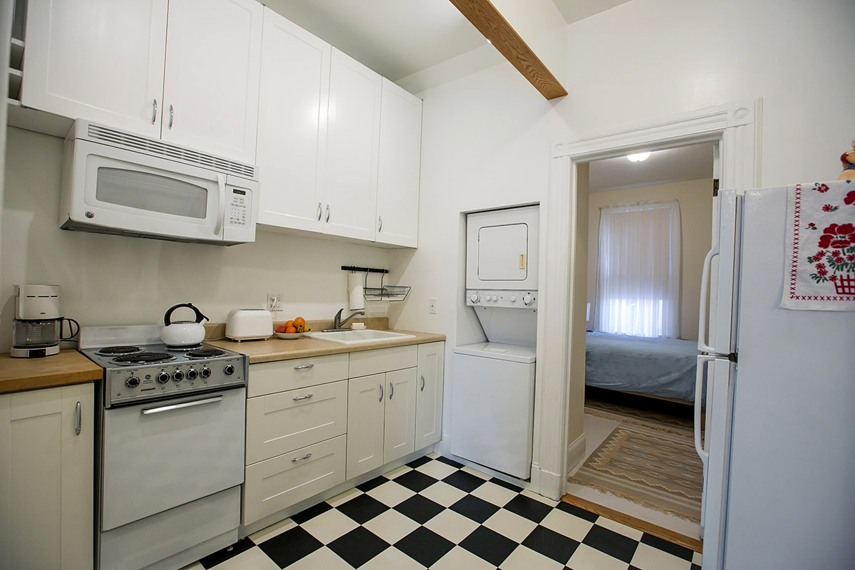 Spacious Private 1Bedroom Apartment in LIC Apartments for Rent in