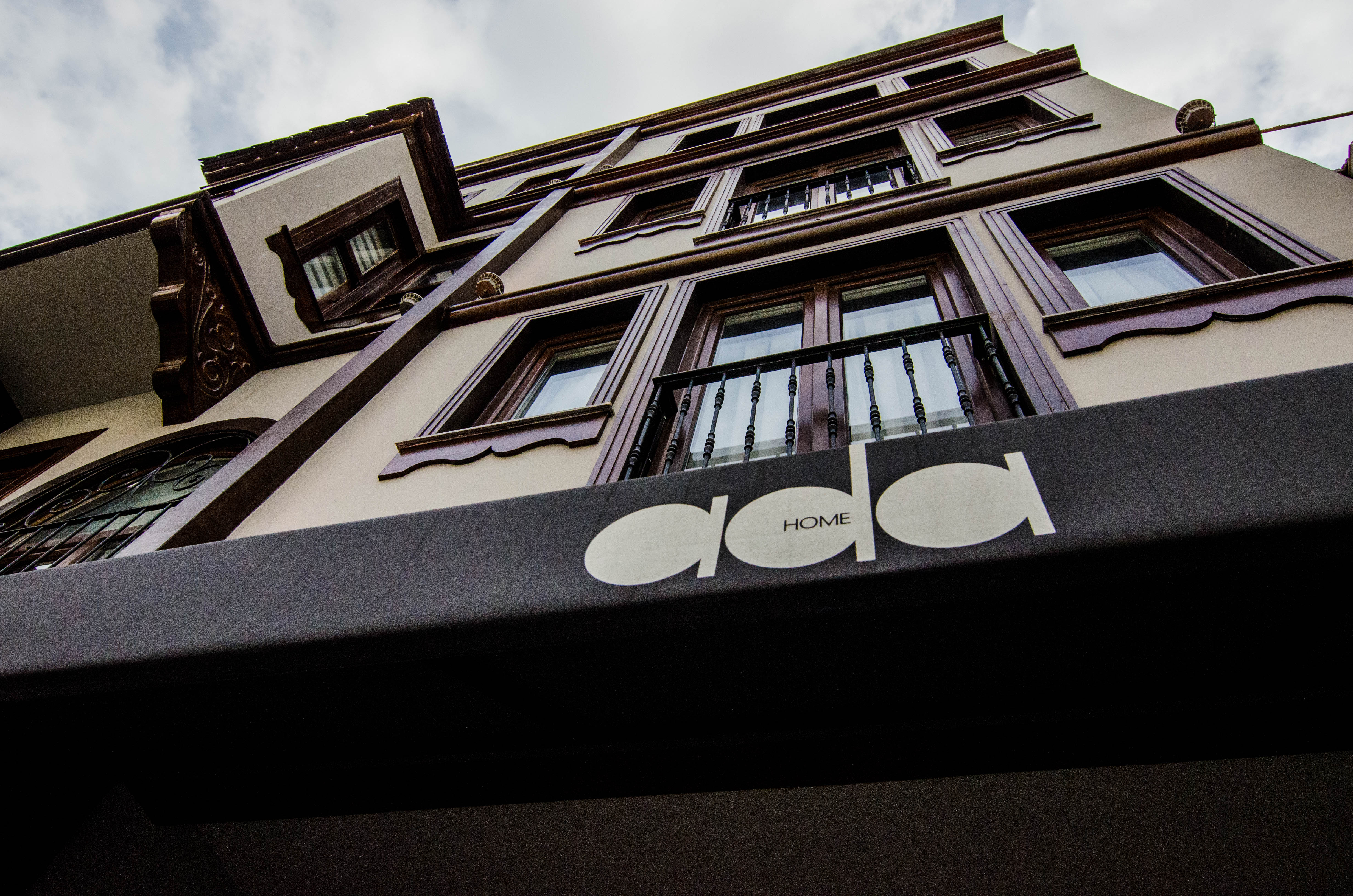 Bright clean near Istiklal Street ! (5)