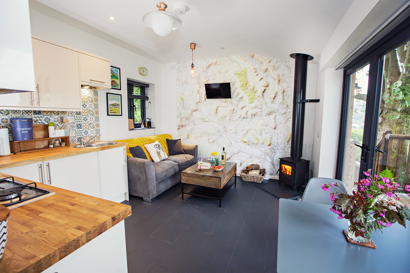 Lime Tree Lodge in Brecon Beacons with Hot Tub - Cabins ...