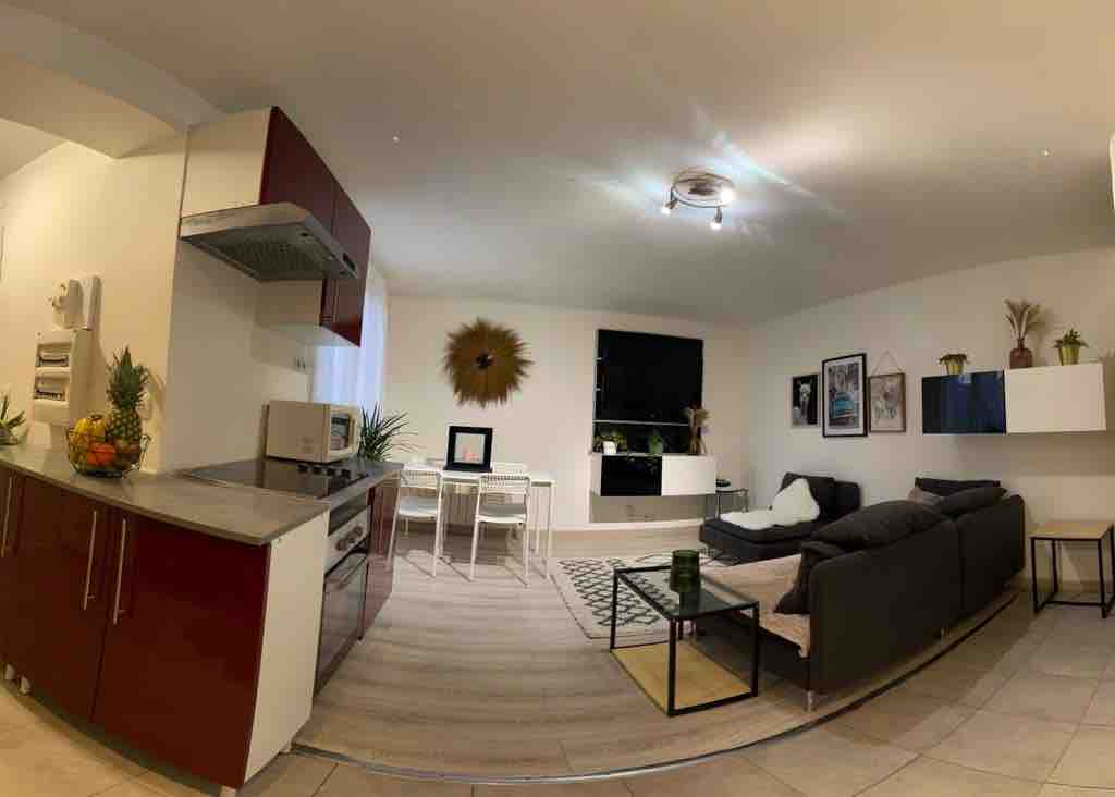 Quiet house, with garden and parking