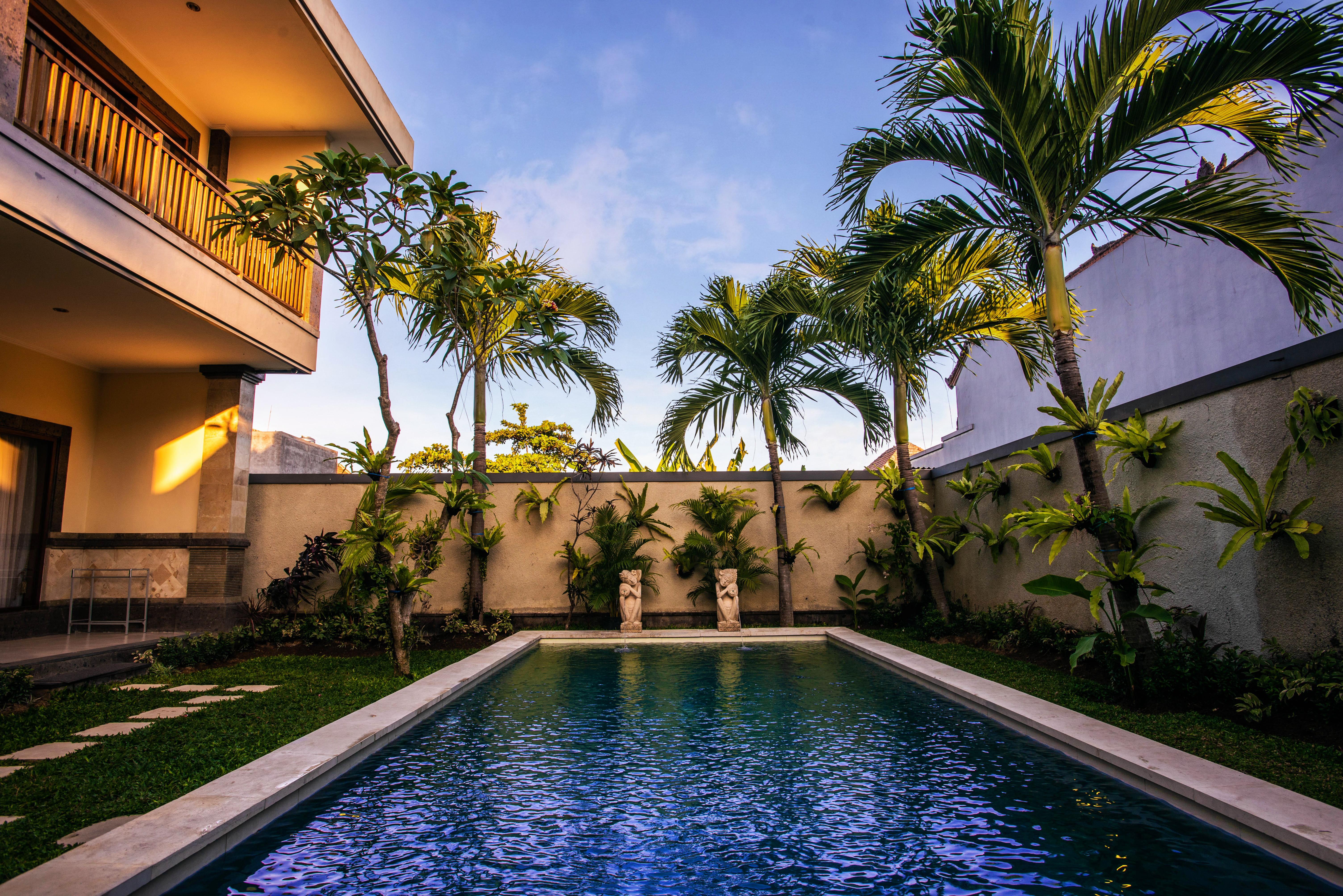 R88 Homestay CANGGU (1): near beach + the big pool