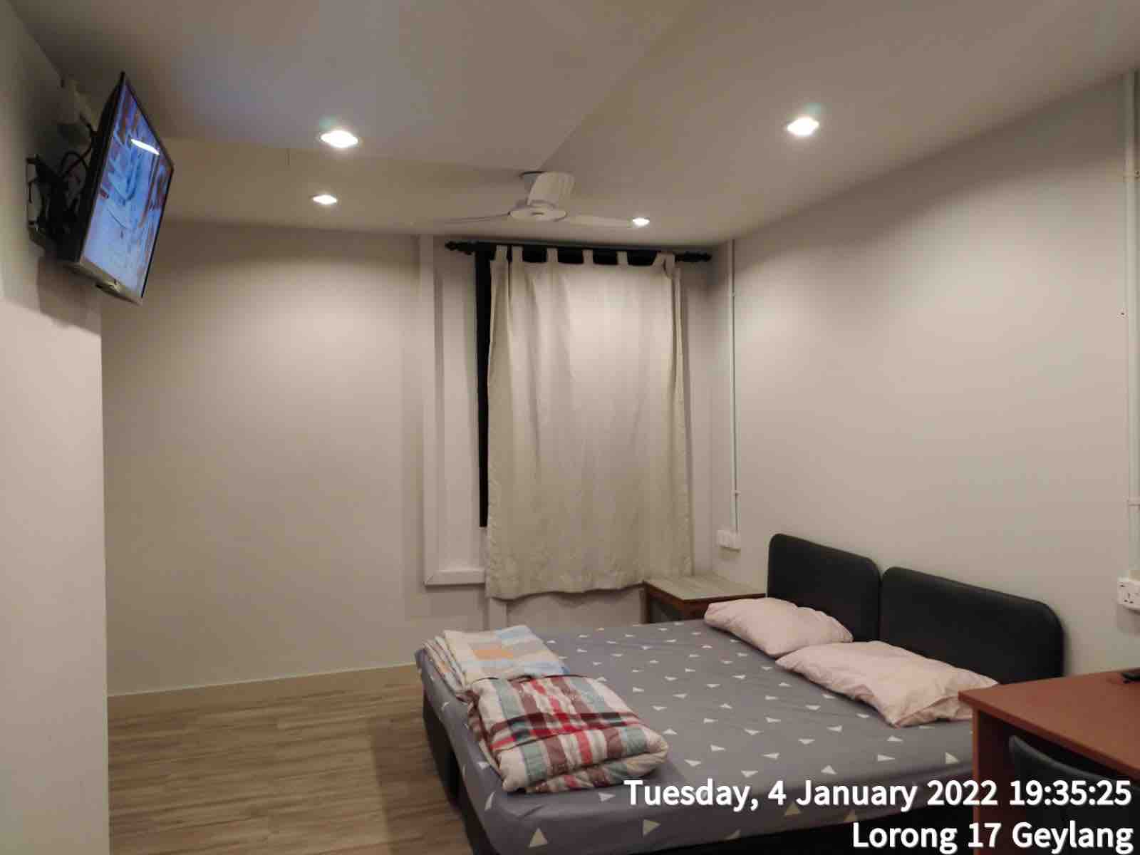 Lor 17 L2R5 Private room in a walkup apartment