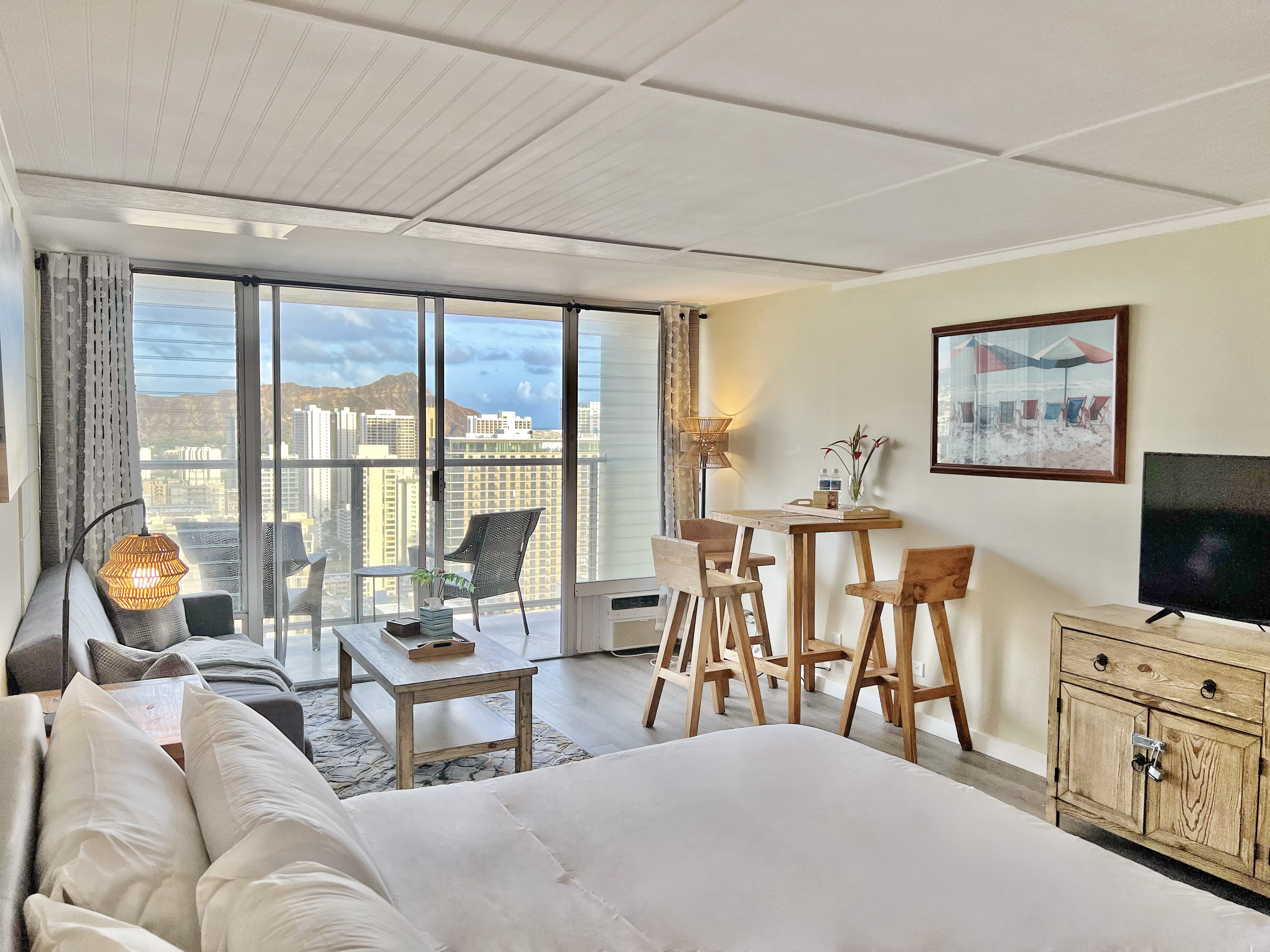 39F-High-FL Studio w/ Diamond Head & Ocean Views! in Primary Urban Center, Hawaii