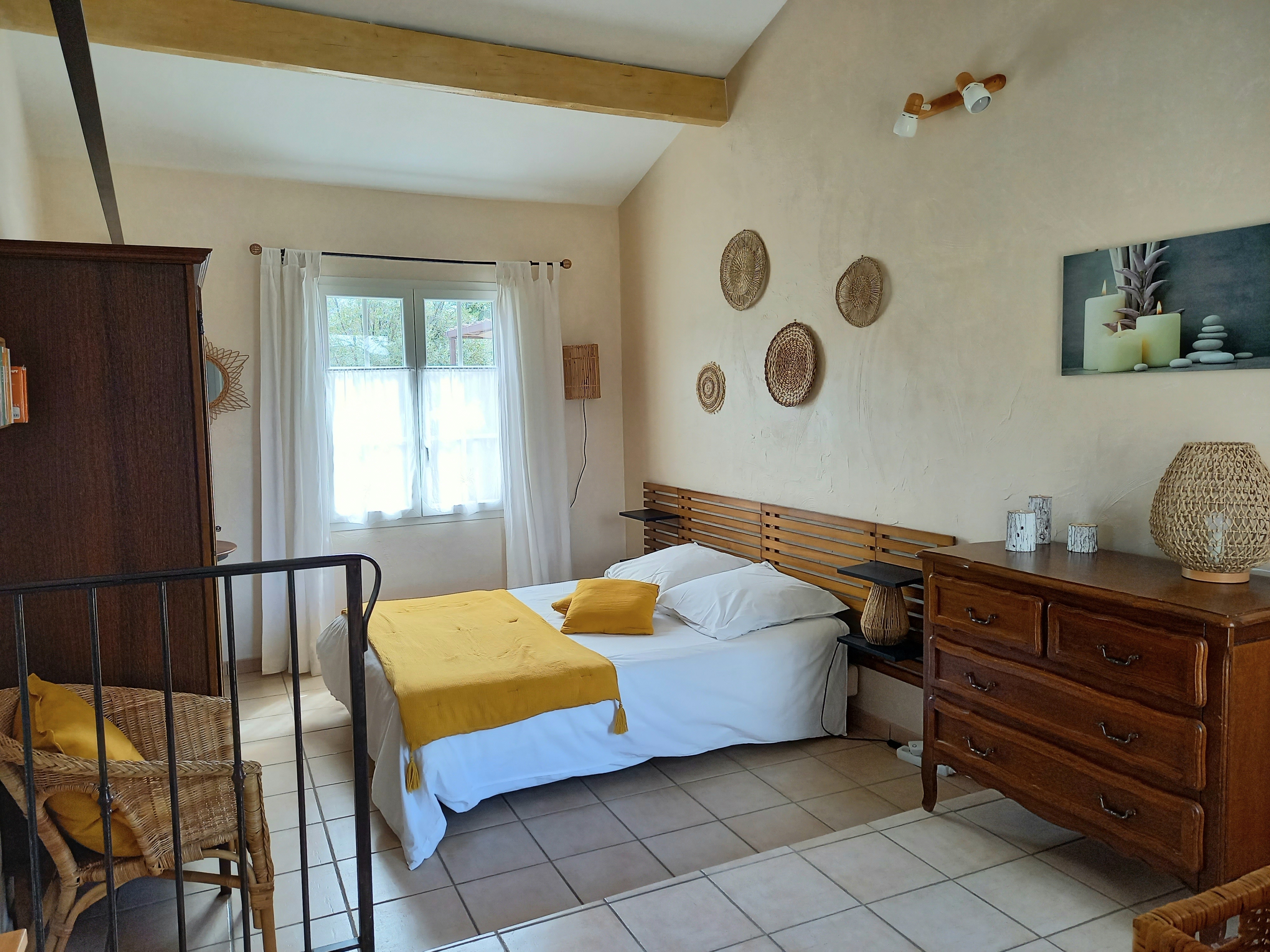 Air-conditioned studio in the heart of the Luberon
bed 160x200