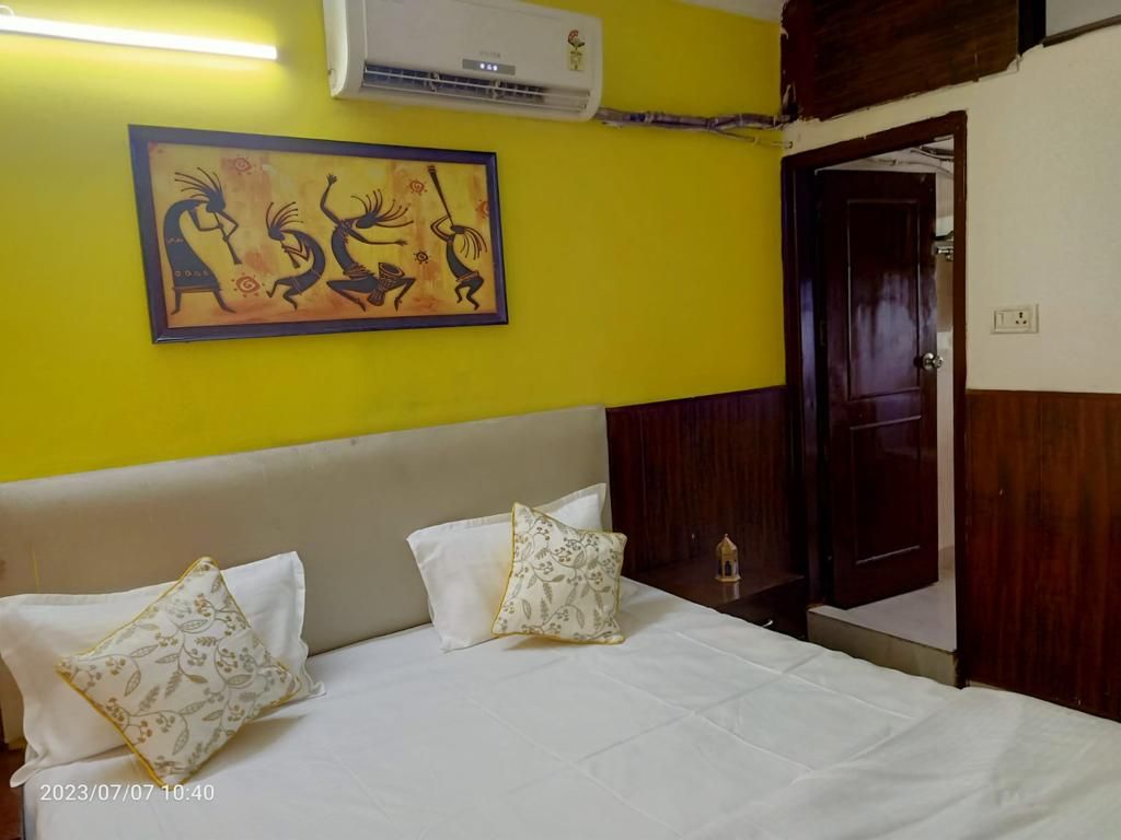 Private Room with Hall and kitchen near Cybercit
