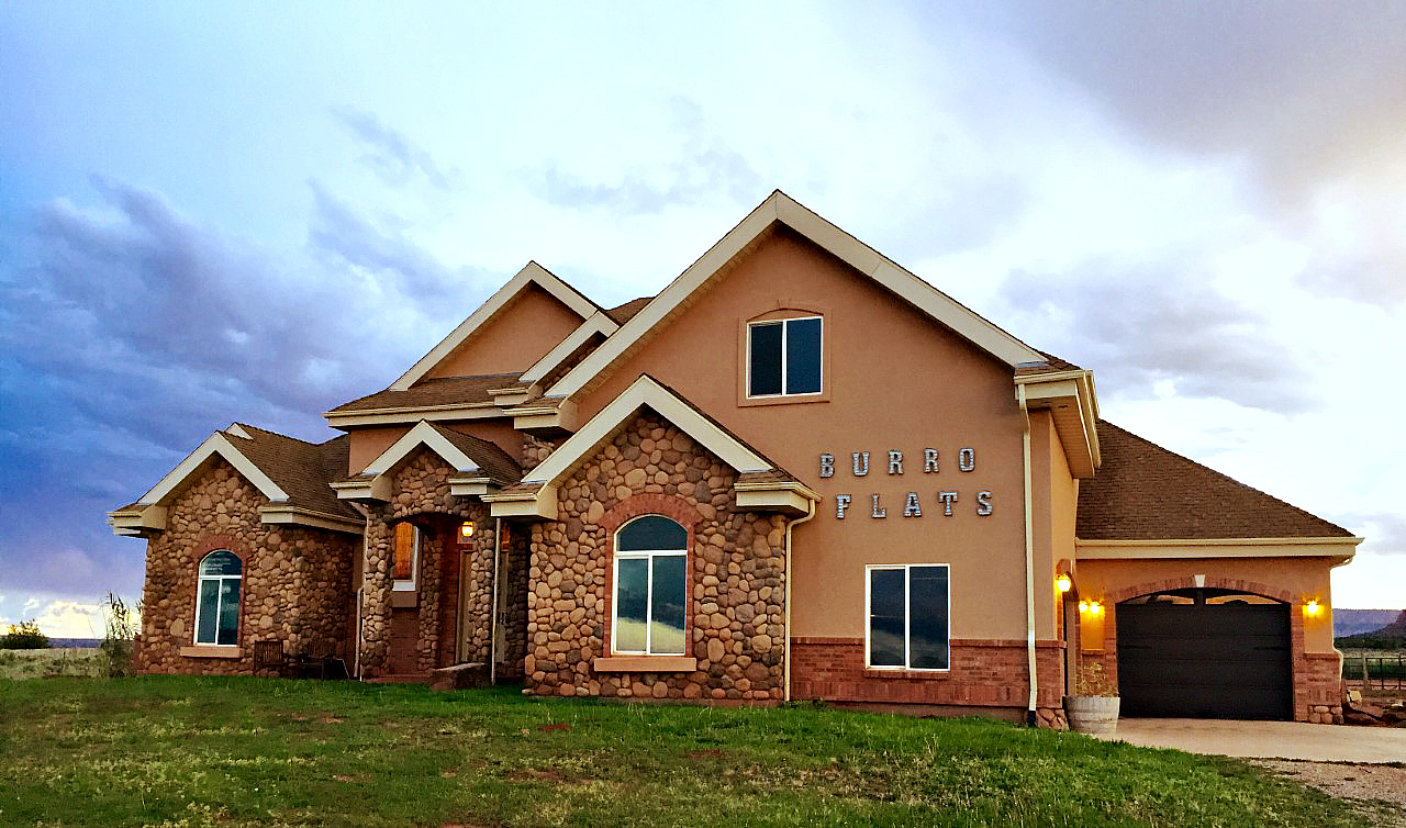10 Guest Mini Mansion 6 Bedroom 6.5 Bath, Views Houses for Rent in Kanab, Utah, United States