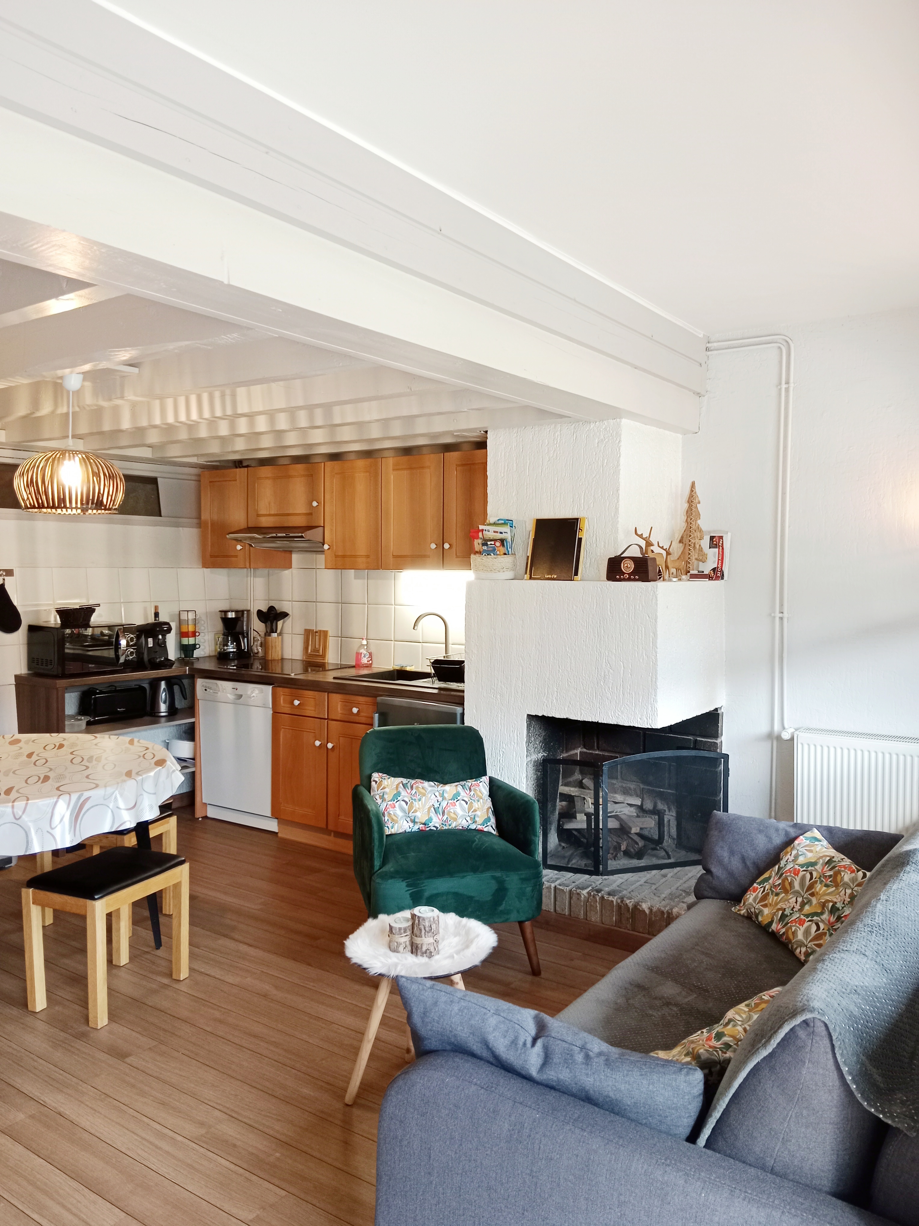 Lac de Payolle. Cozy cottage with fireplace.