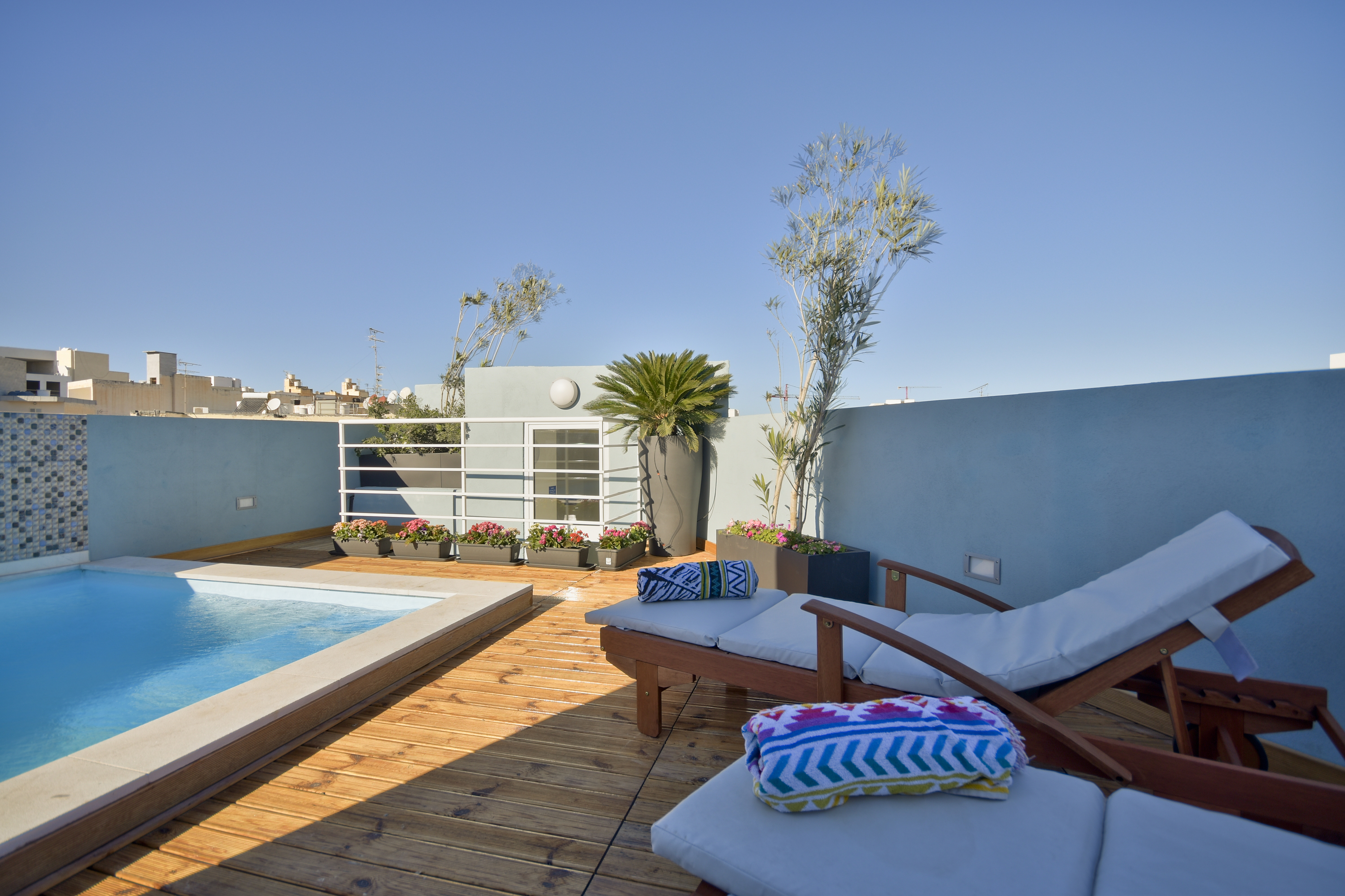 Stanislaus apartment 2 with pool near the sea
