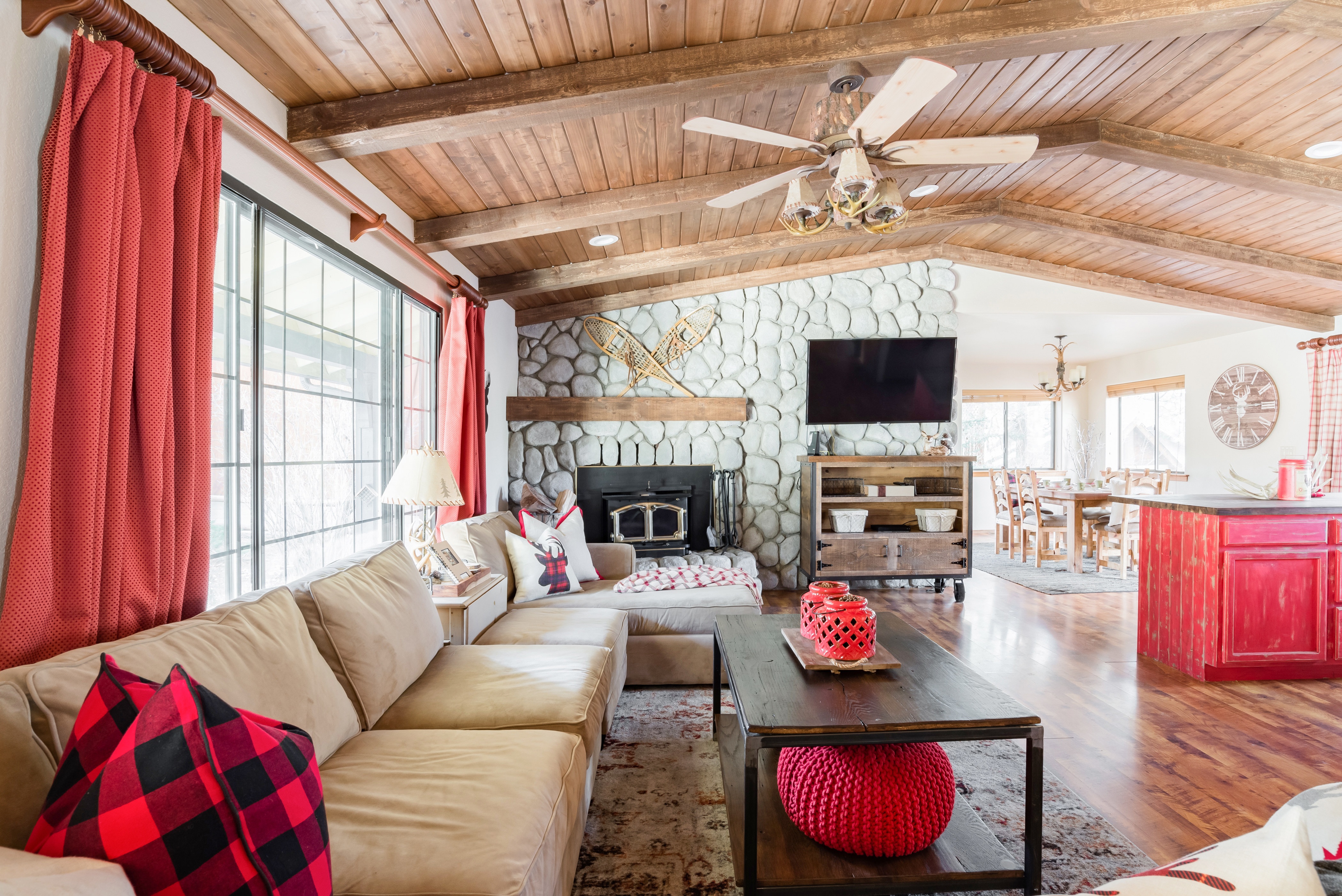 Cozy Farmhouse Cabin Close to Resorts