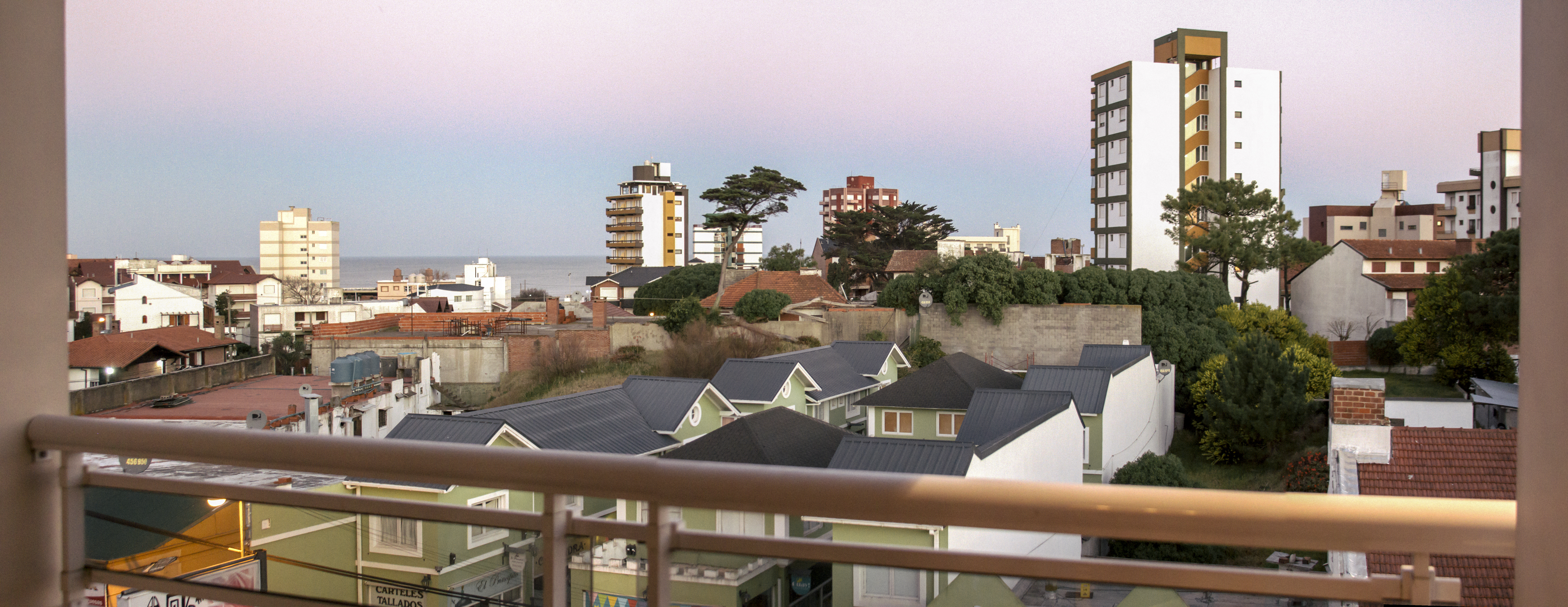 Pillars to the Sea: depto avda.3, 3 blocks from the beach.