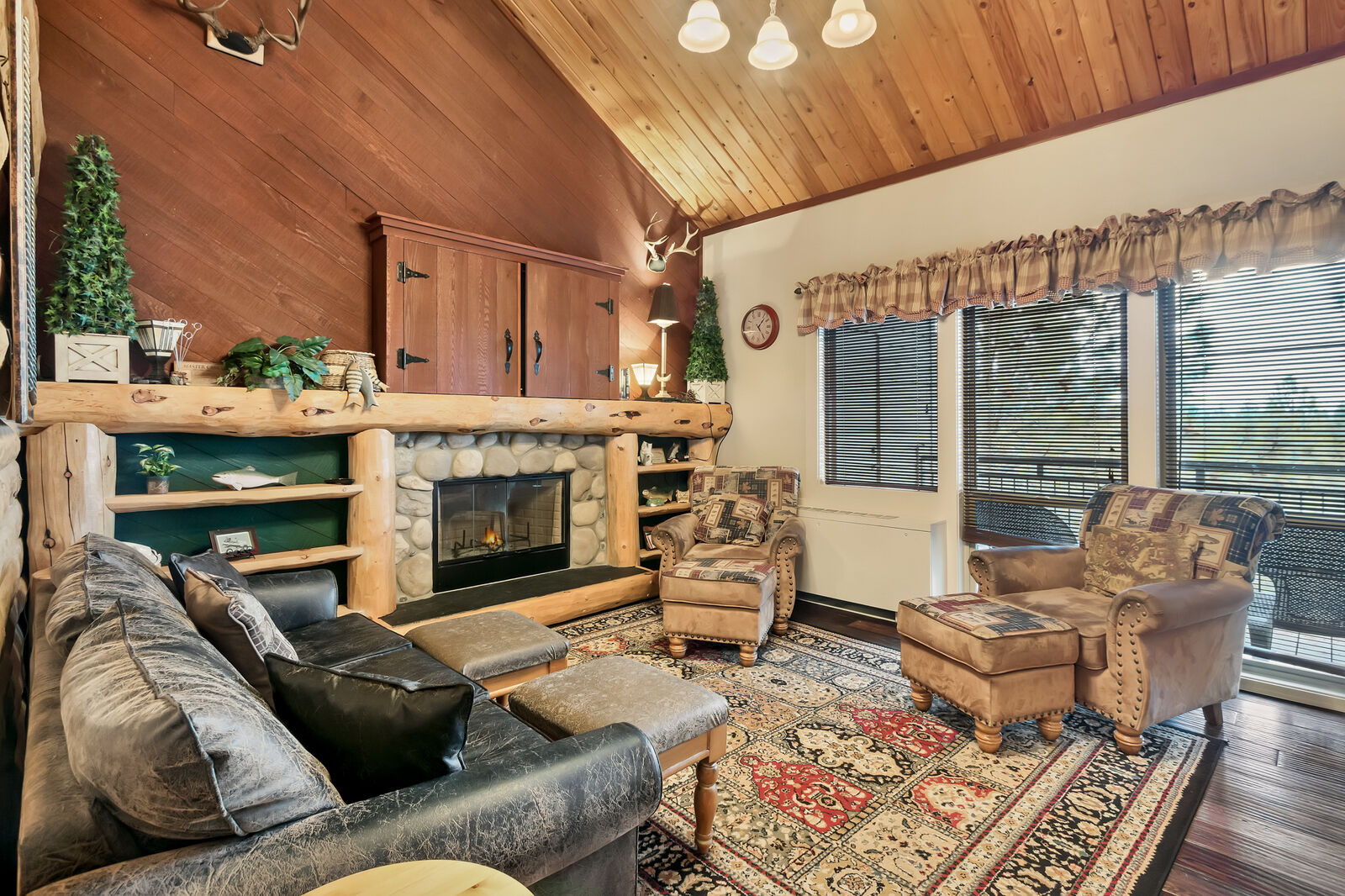 7th Mountain 1031 Cozy Lodge Style Fireplace 7th Mountain Resort Canyon Houses For Rent In Bend Oregon United States