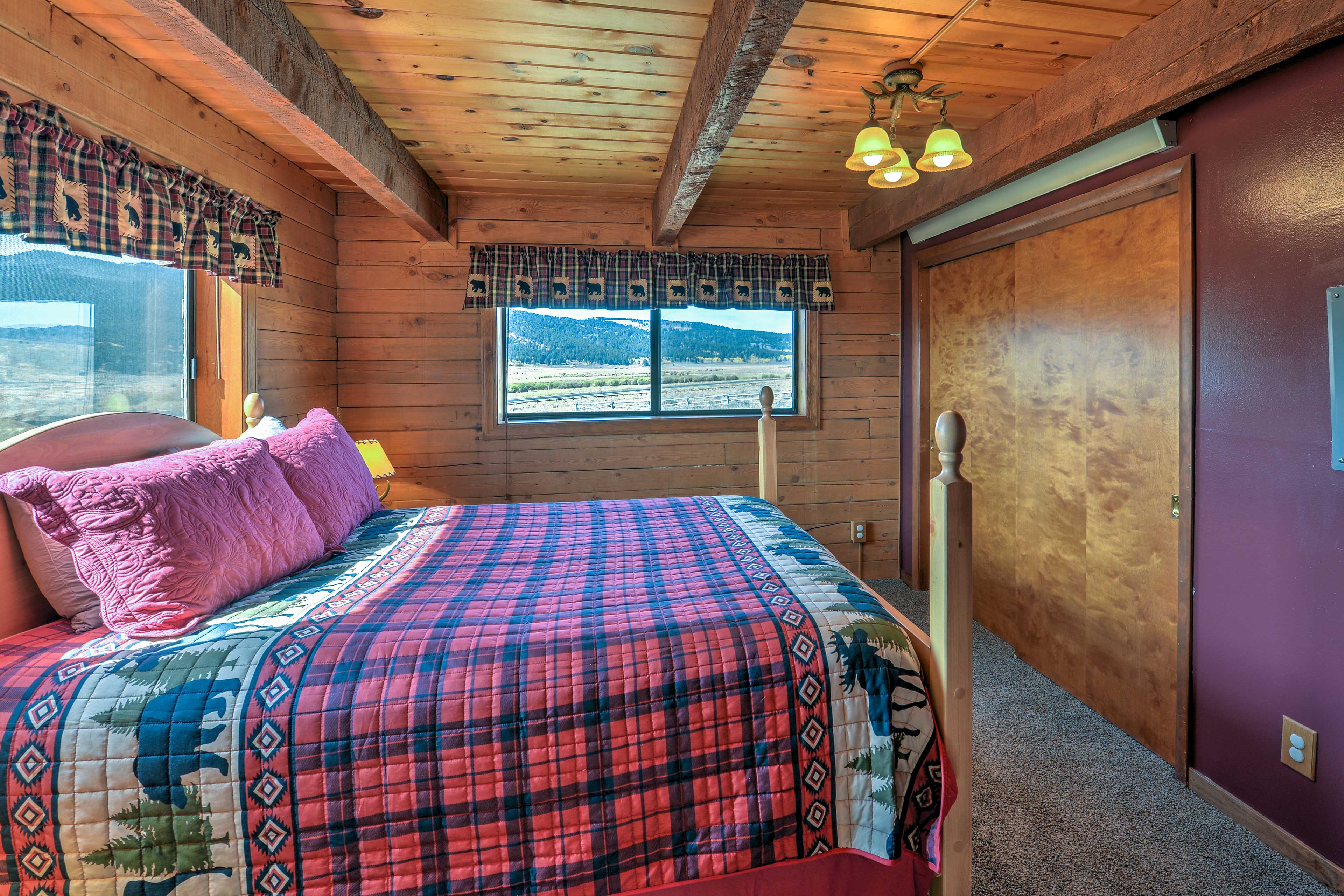 Henry’s Lake Overlook I, 20 miles to Yellowstone Houses for Rent in