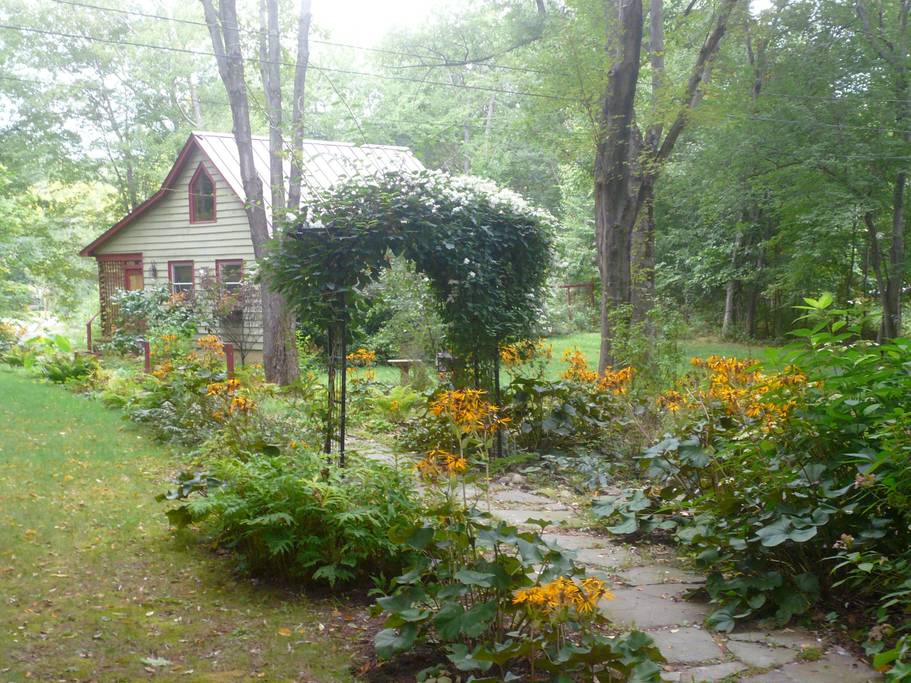 LAKE COTTAGE WITH HOT TUB PAINTED TURTLE Cottages for Rent in Red
