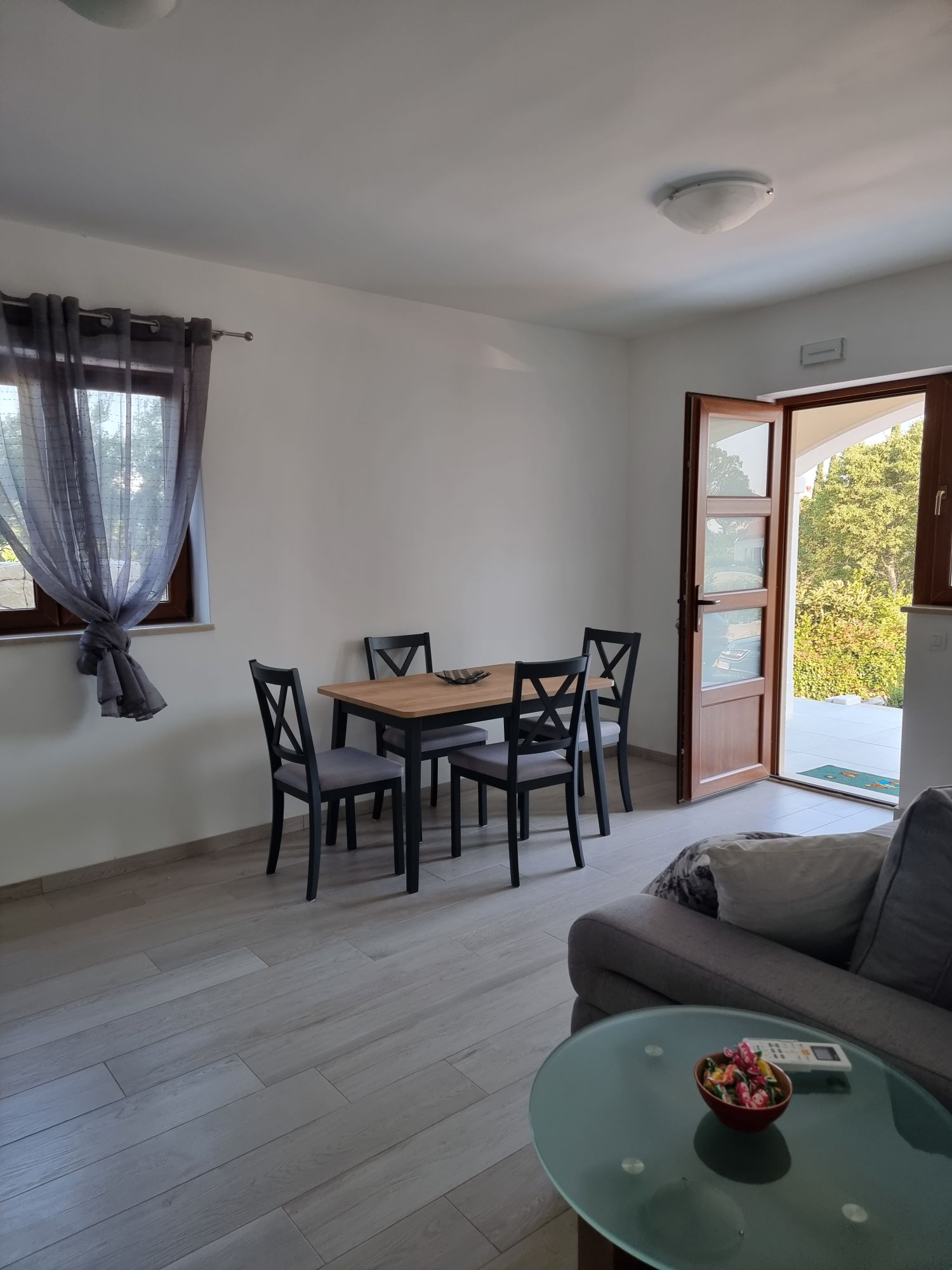 Pascal, new cute apartment accross airport Čilipi Condominiums for