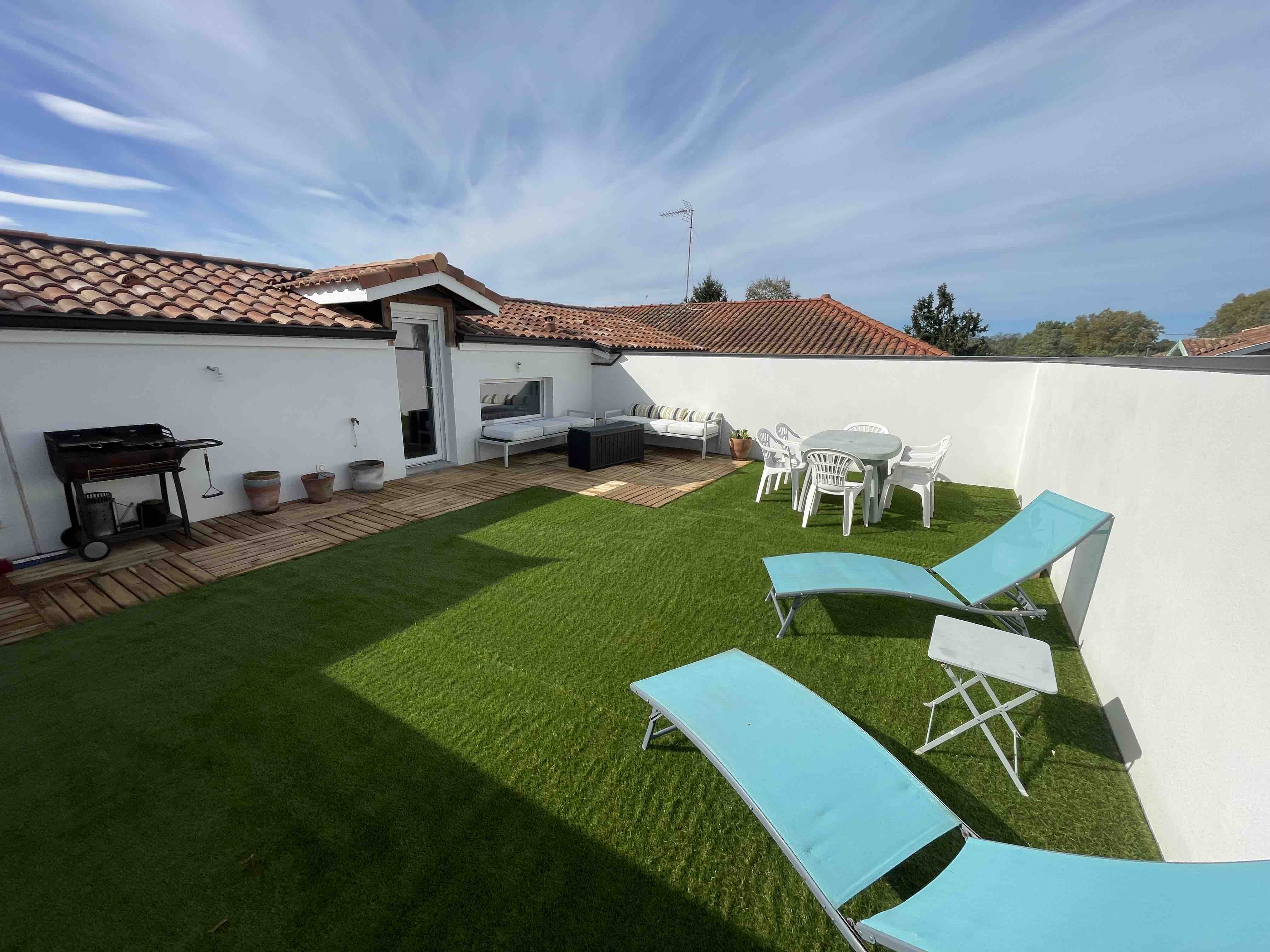 Air-conditioned house for 6 people near ocean