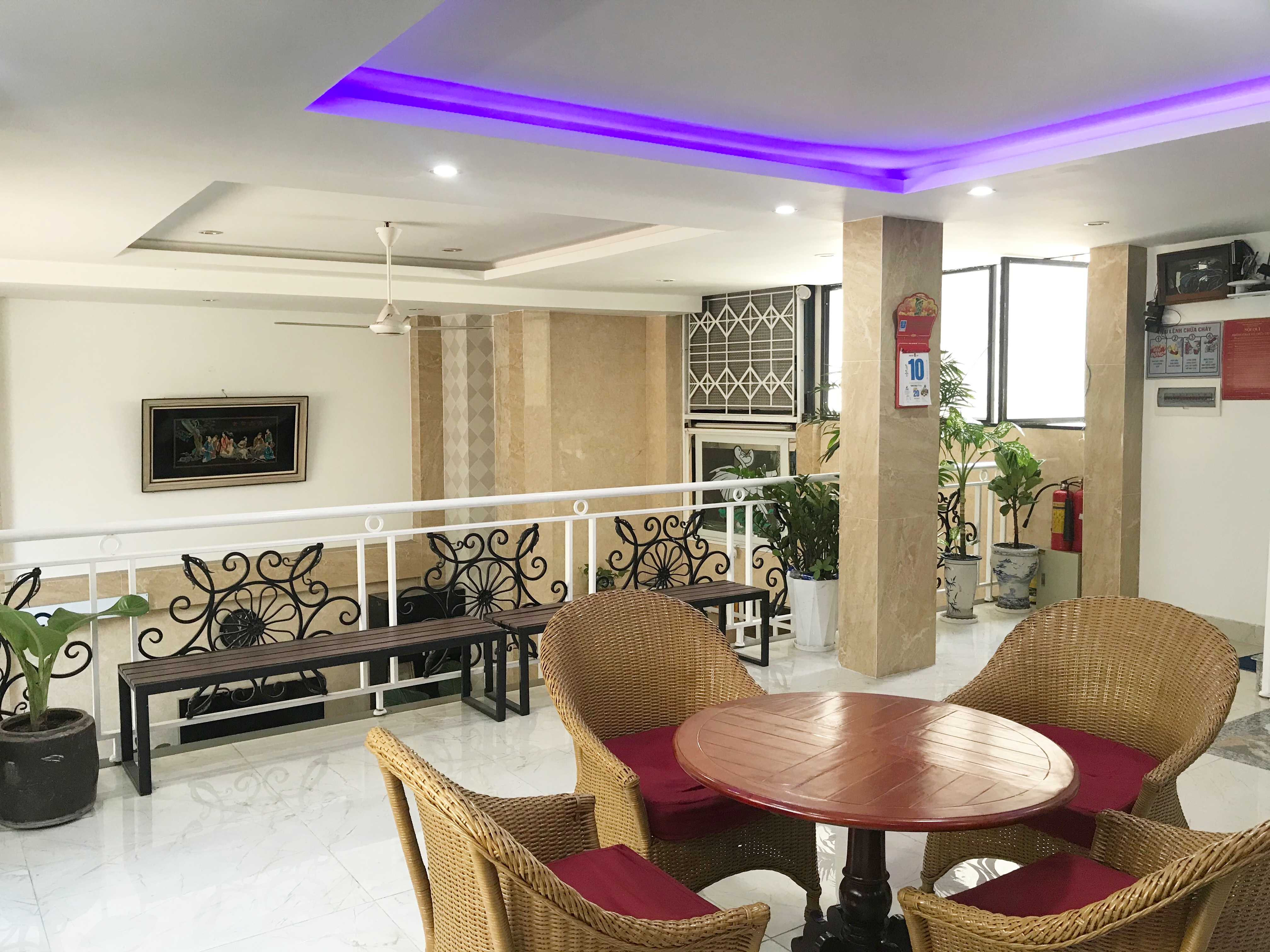 Studio w/Balcony, 1 BR Near Han River–5 Min Walk