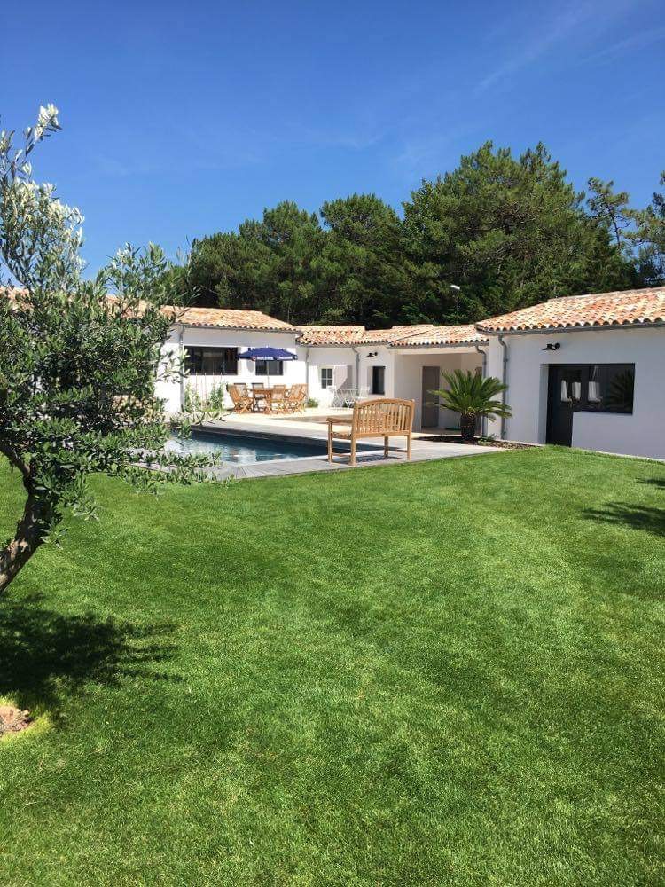 Beautiful villa with pool by the beach