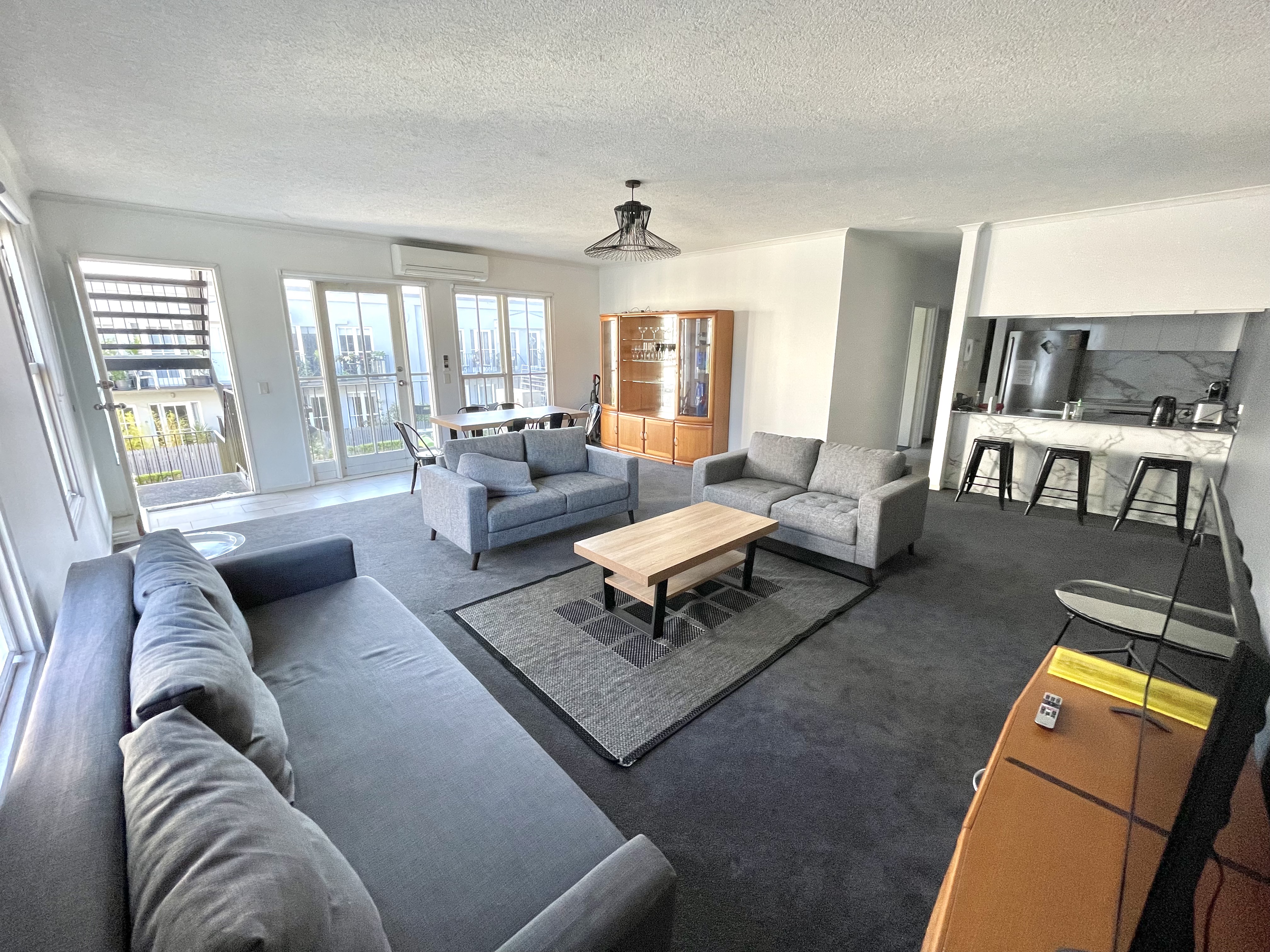 Quiet Southbank Retreat. 1 free car space