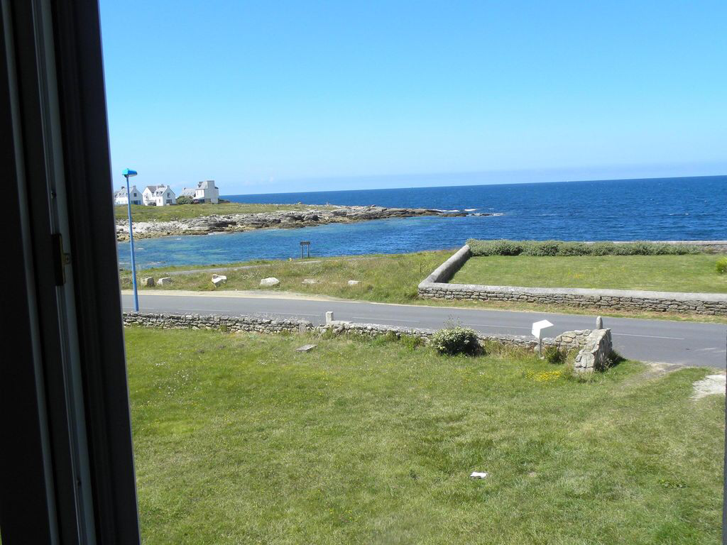 HOUSE WITH EXCEPTIONAL SEA VIEW AND LARGE GARDEN