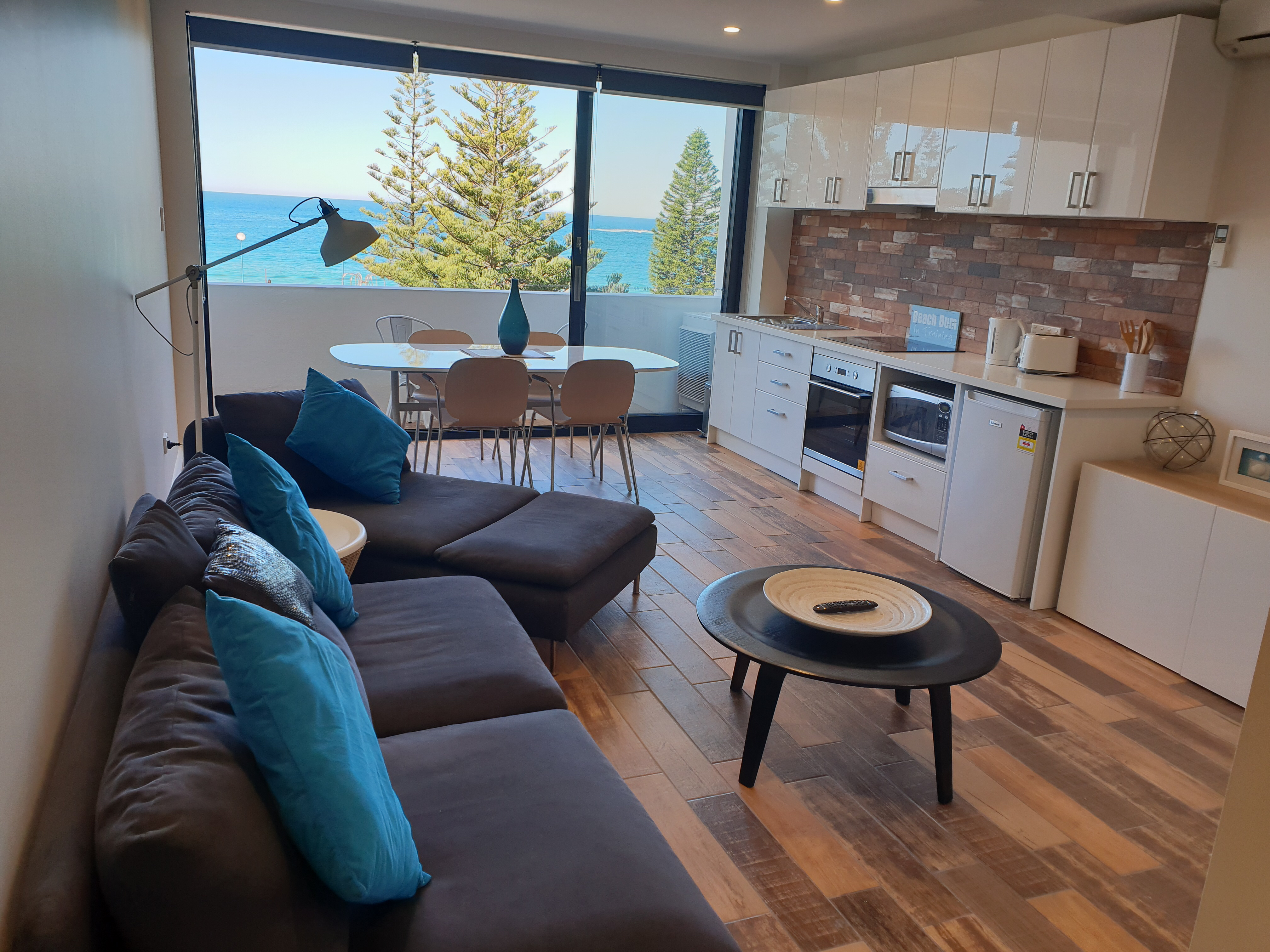 ULTRA MODERN CoogeeBeachfrontApartmentw/Parking