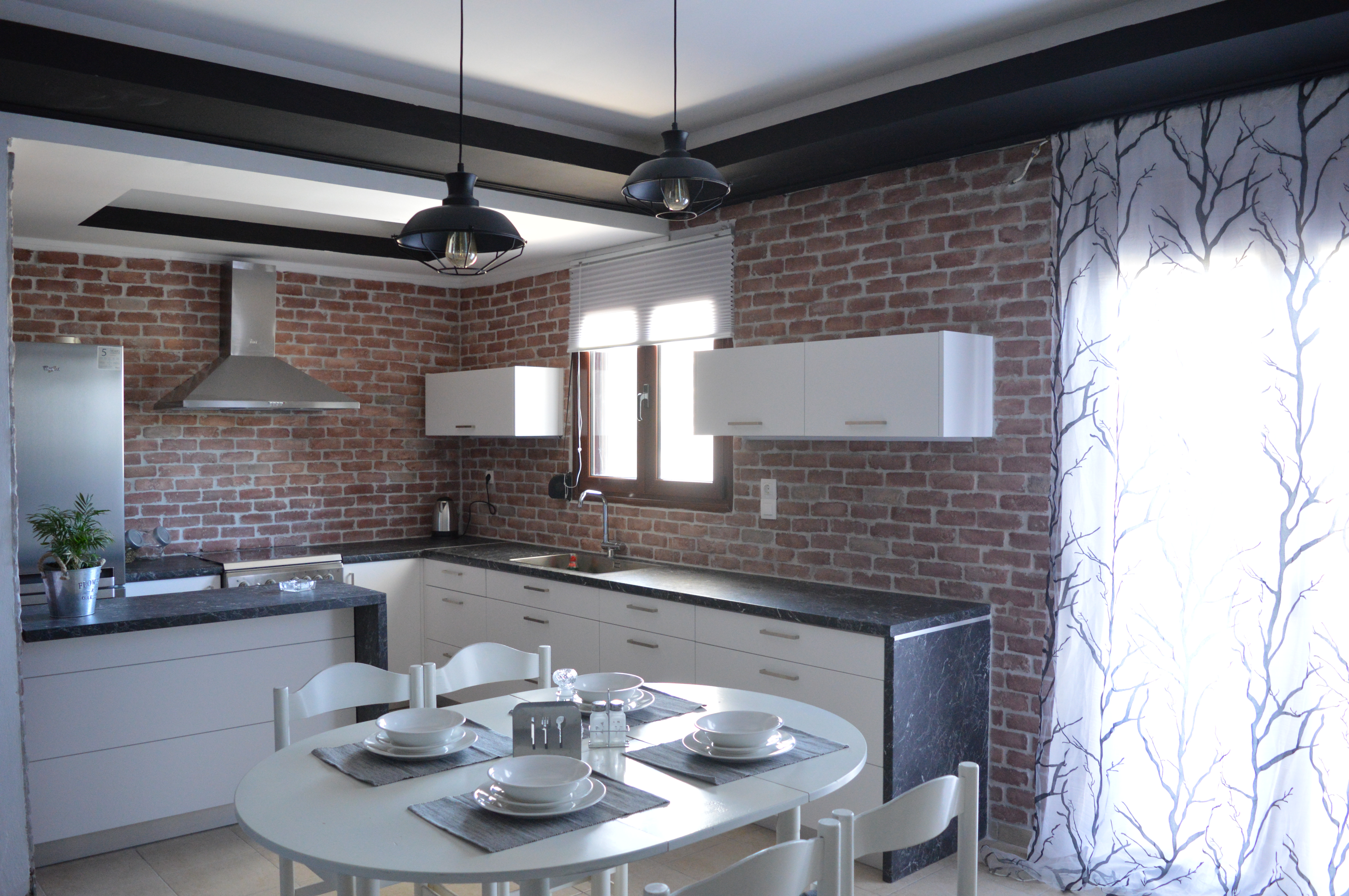 Cozy & Modern Apt - 10 mins to City Center & Beach